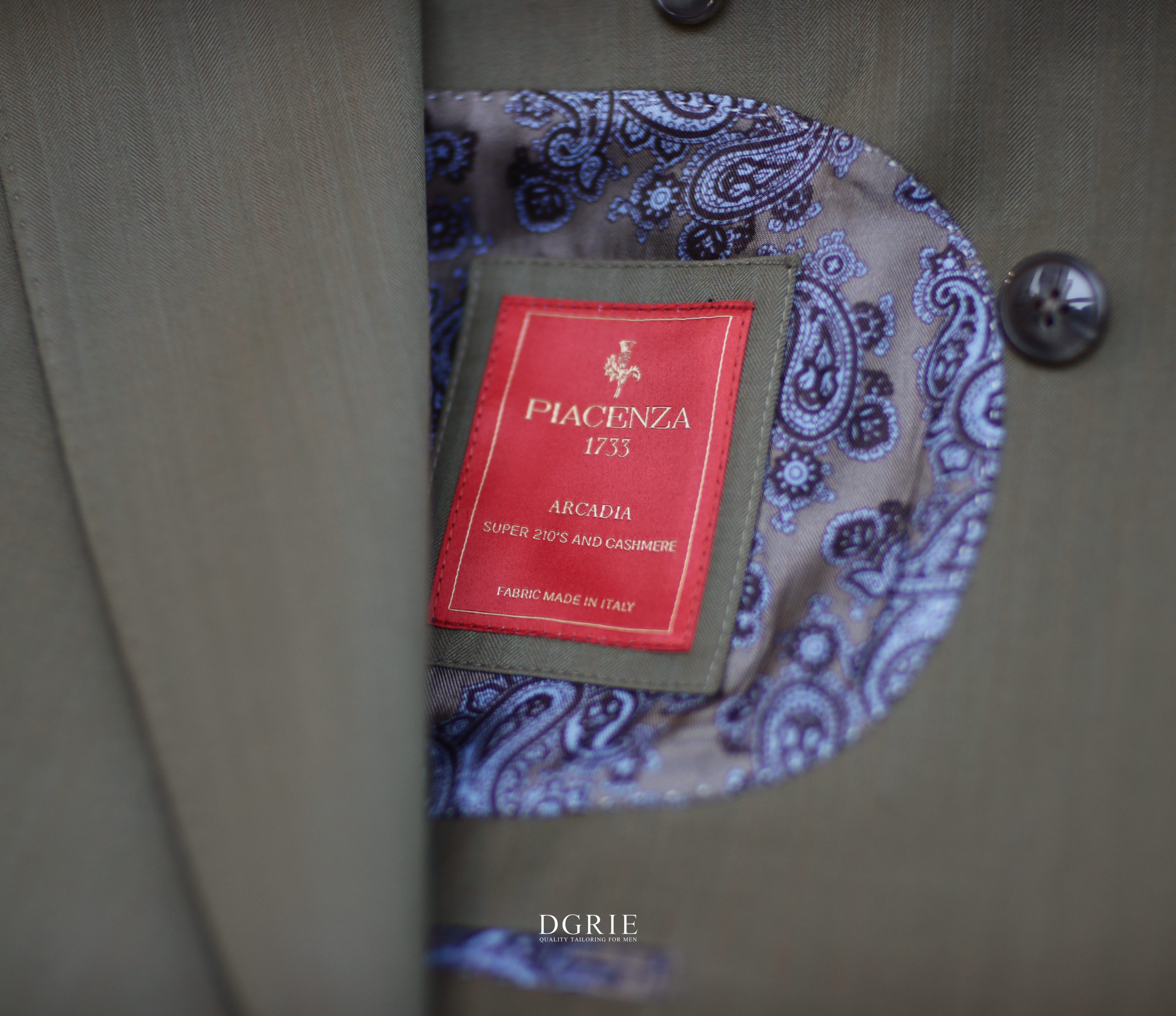 ตัดสูทผ้า DGRIE Italy Solaro Double-Breasted Suits