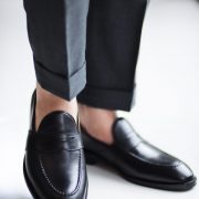 รองเท้าหนัง DGRIE Black Full Strap Penny loafer by DGRIE .