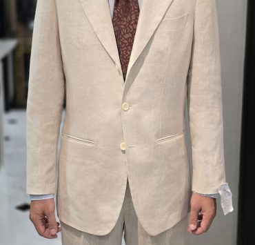 ตัดสูทลินินสีเบจ Classic Irish Linen 3 Buttons Suit