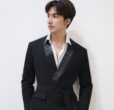 กรณ์ ศิริสรณ์ - korns | Super Black Tuxedo