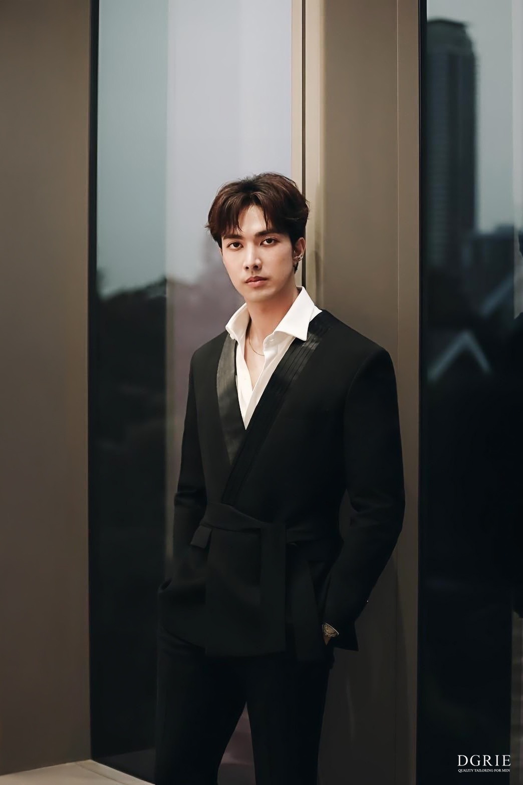 กรณ์ ศิริสรณ์ - korns | Super Black Tuxedo