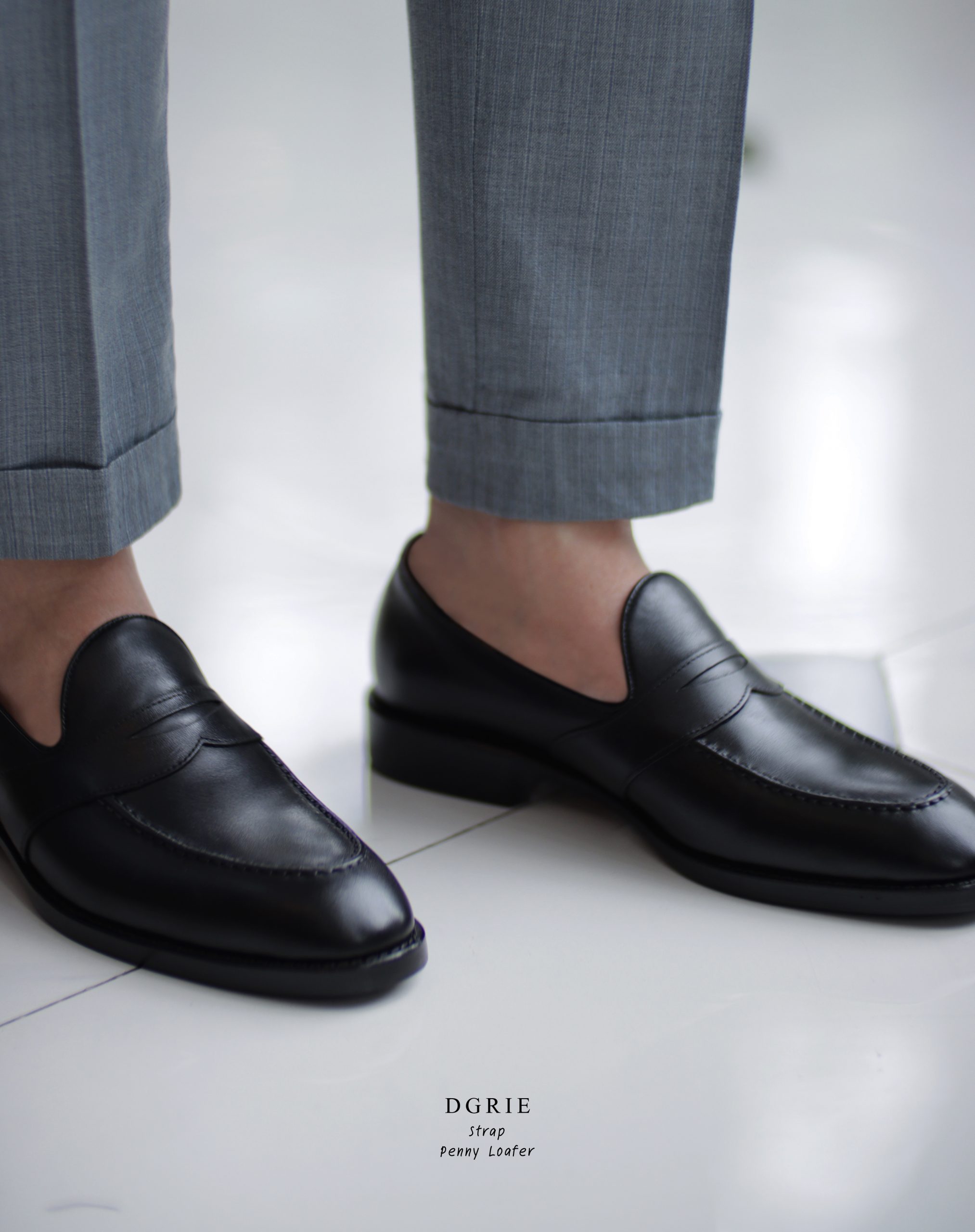 รองเท้าโลฟเฟอร์ สีดำ Black Full Strap loafer by DGRIE