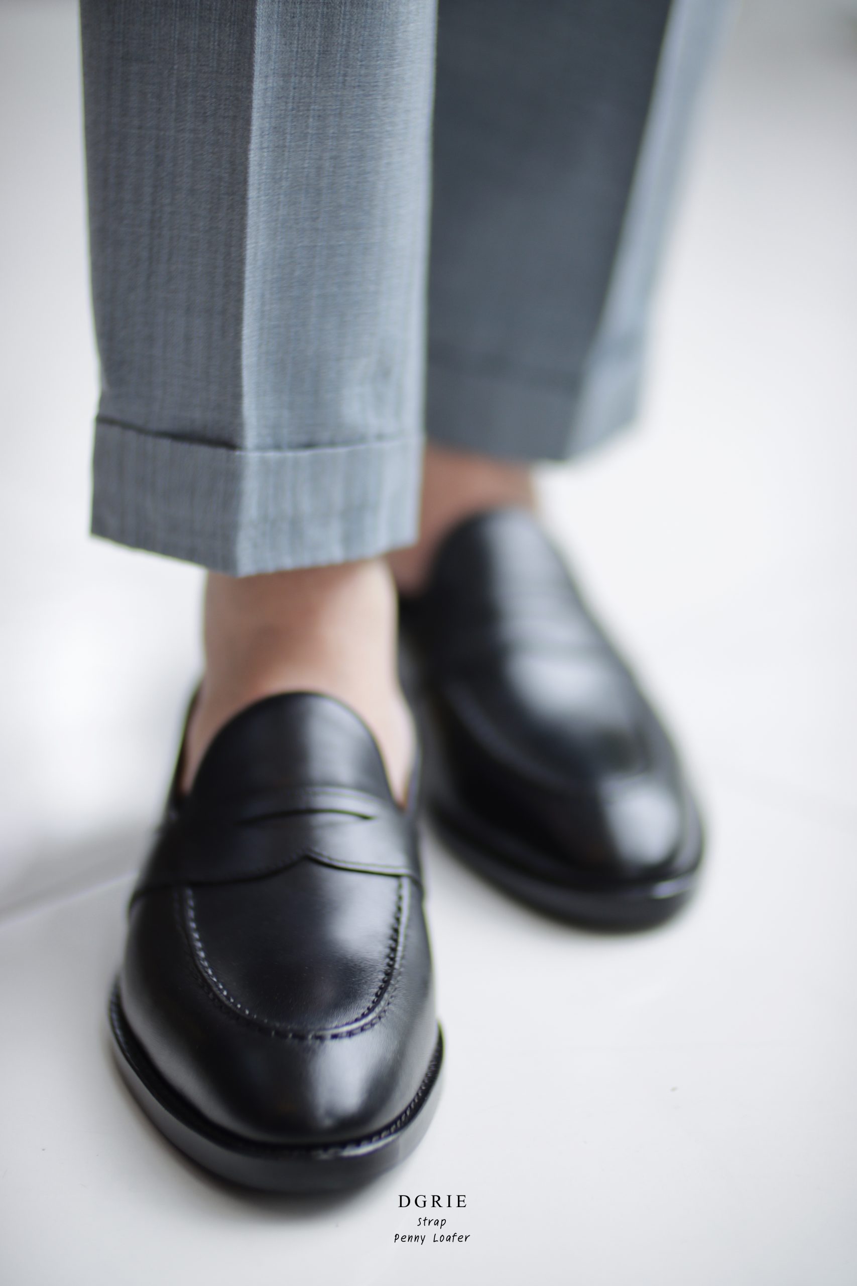 รองเท้าโลฟเฟอร์ สีดำ Black Full Strap loafer by DGRIE
