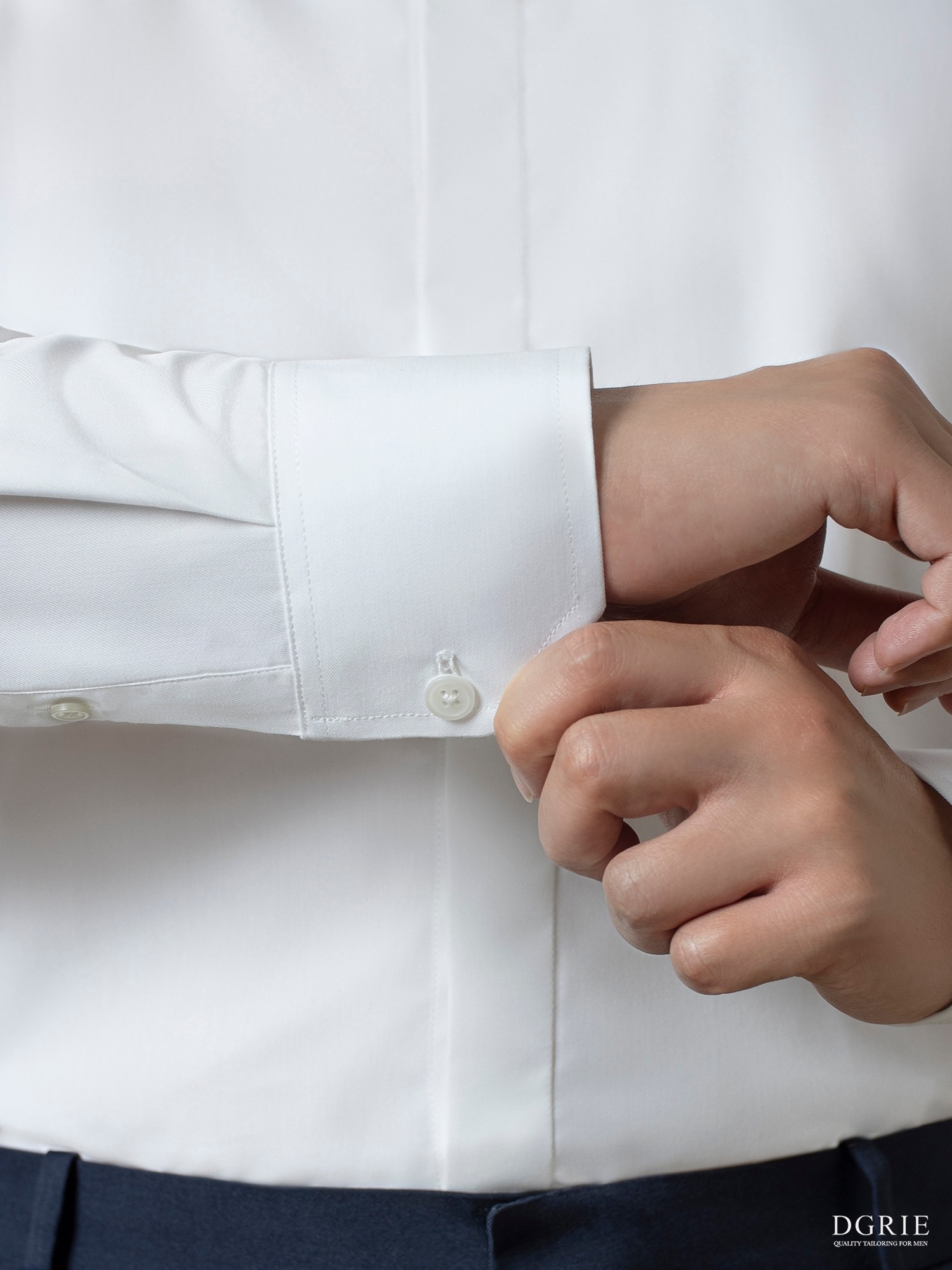 DGRIE Cotton Twill Spread Collar 8cm White Hidden Button Shirt