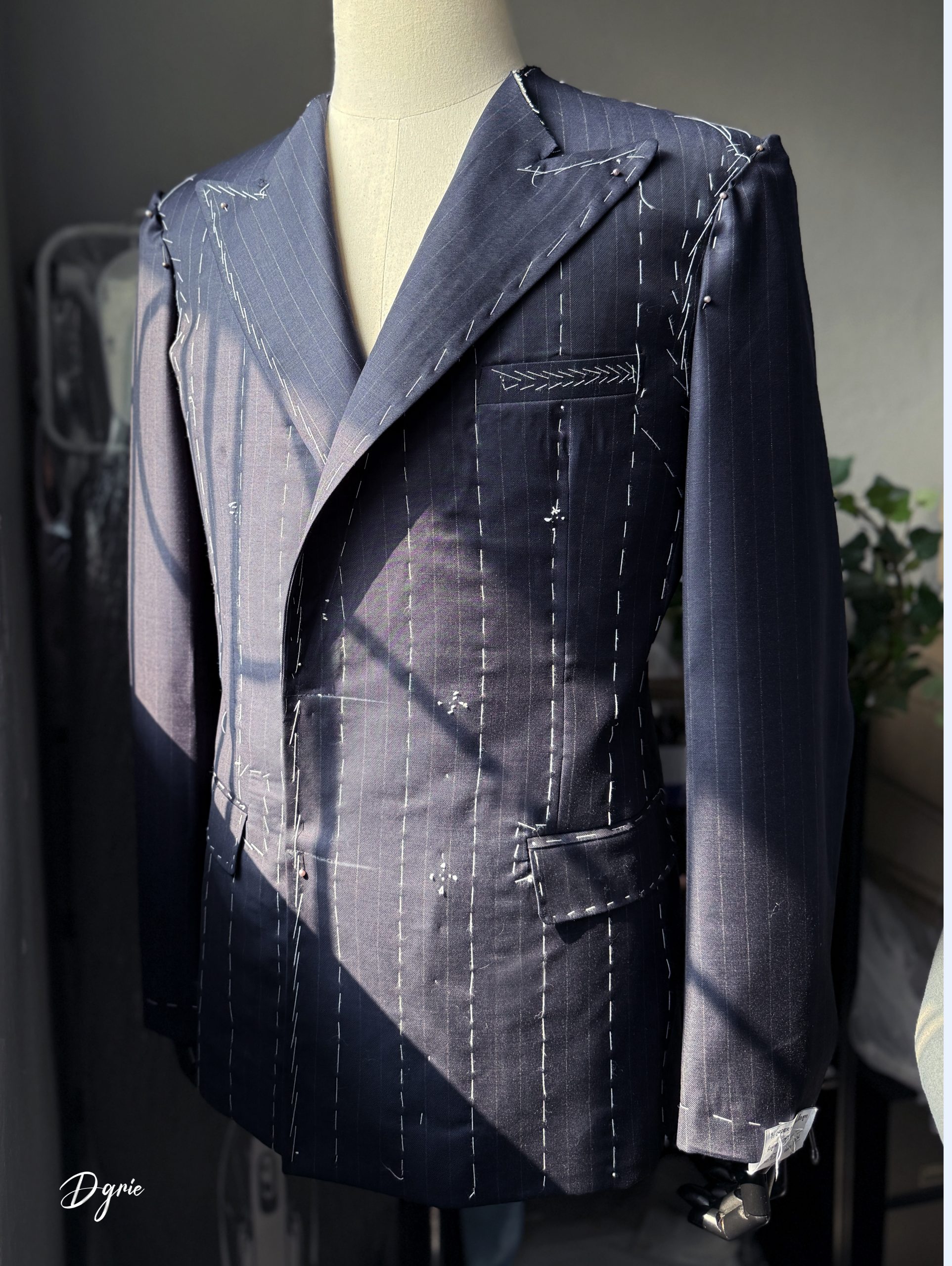 ตัดสูทลายทางสีกรม DGRIE PinStipe Navy Double-Breasted Suits