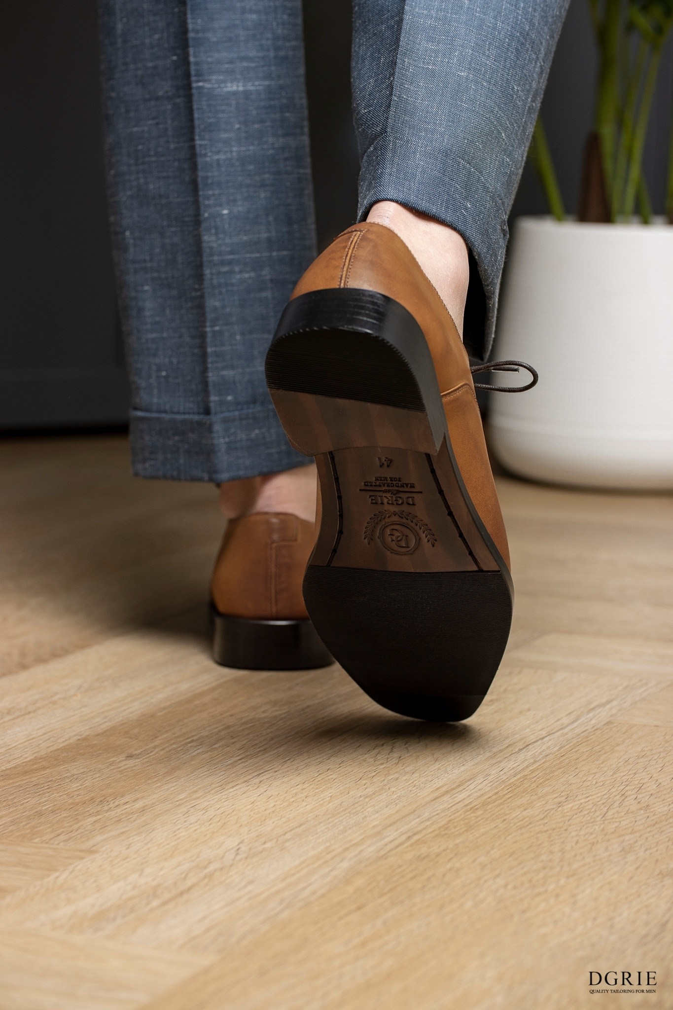 รองเท้าหนัง Veg Tan Round Cap Toe Oxford Shoes