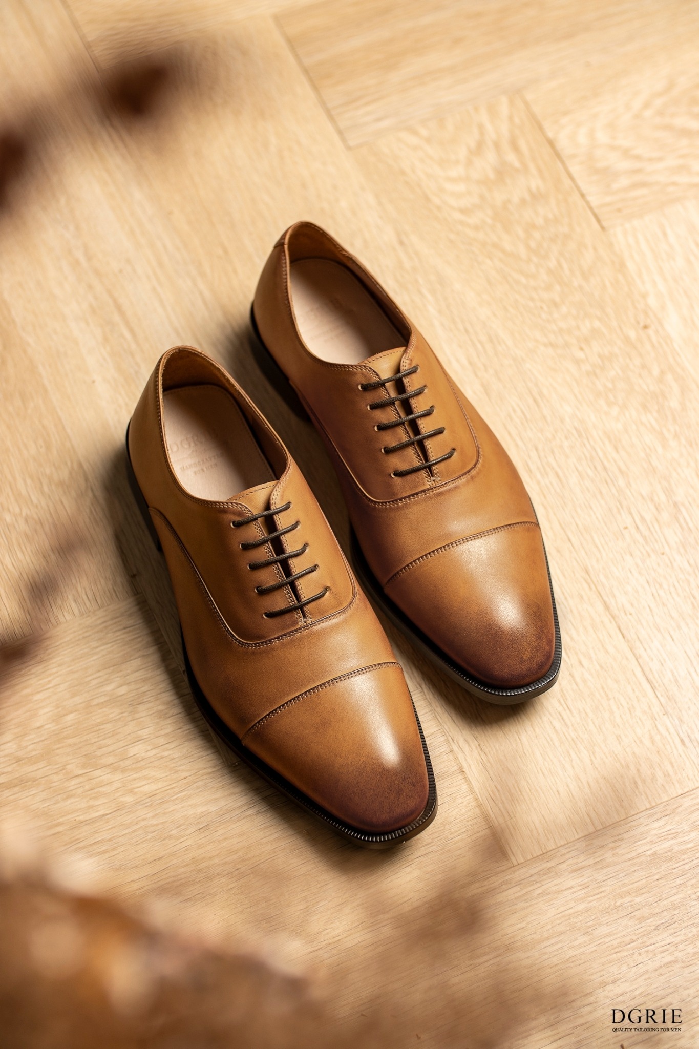 รองเท้าหนัง Veg Tan Round Cap Toe Oxford Shoes