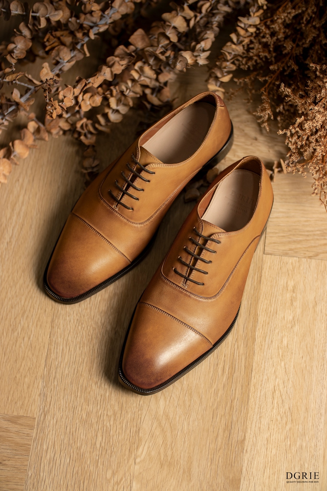 รองเท้าหนัง Veg Tan Round Cap Toe Oxford Shoes