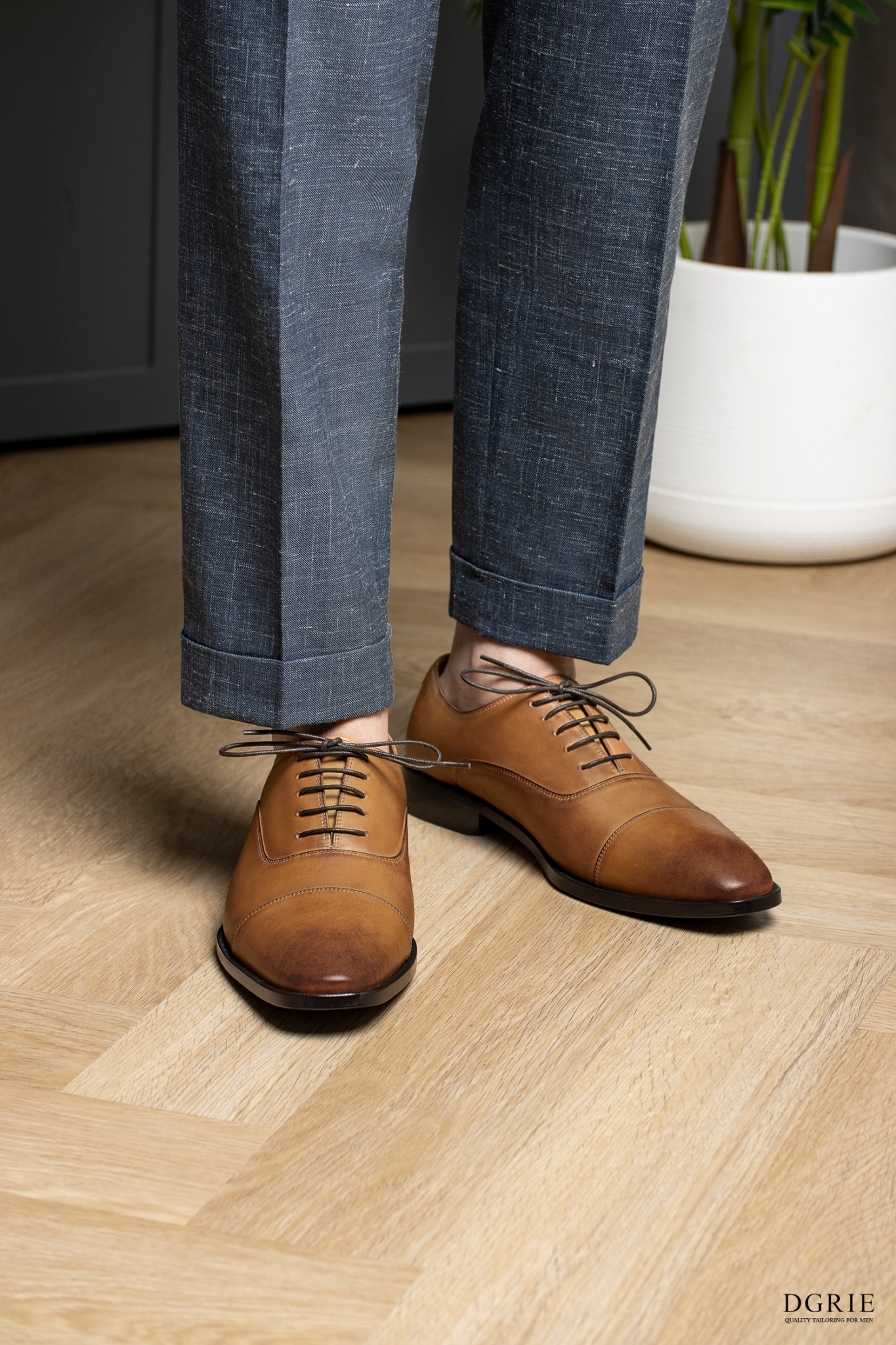 รองเท้าหนัง Veg Tan Round Cap Toe Oxford Shoes