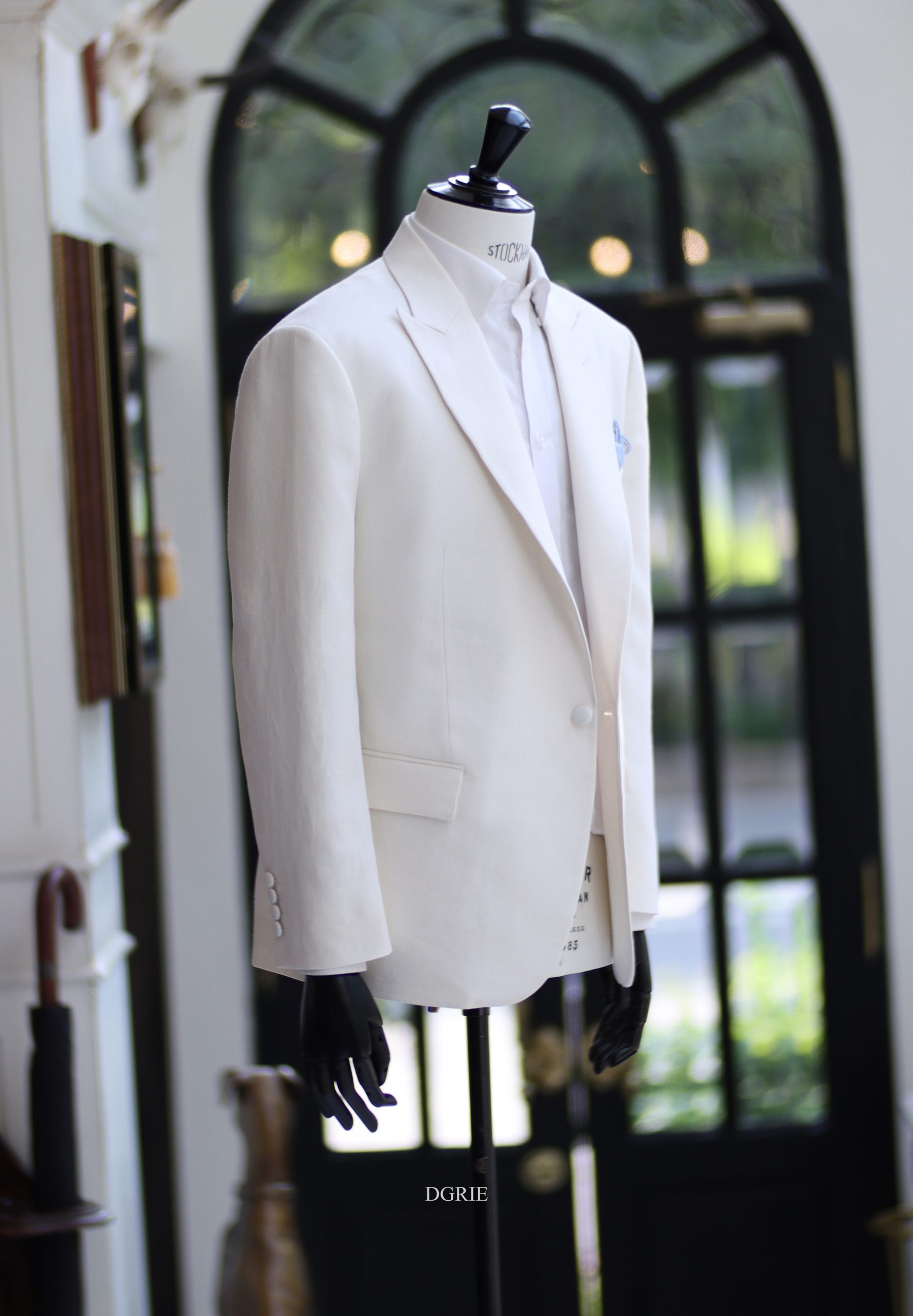 ตัดสูทลินิน DGRIE Ivory White Linen Smart Jacket / Peak Lapel