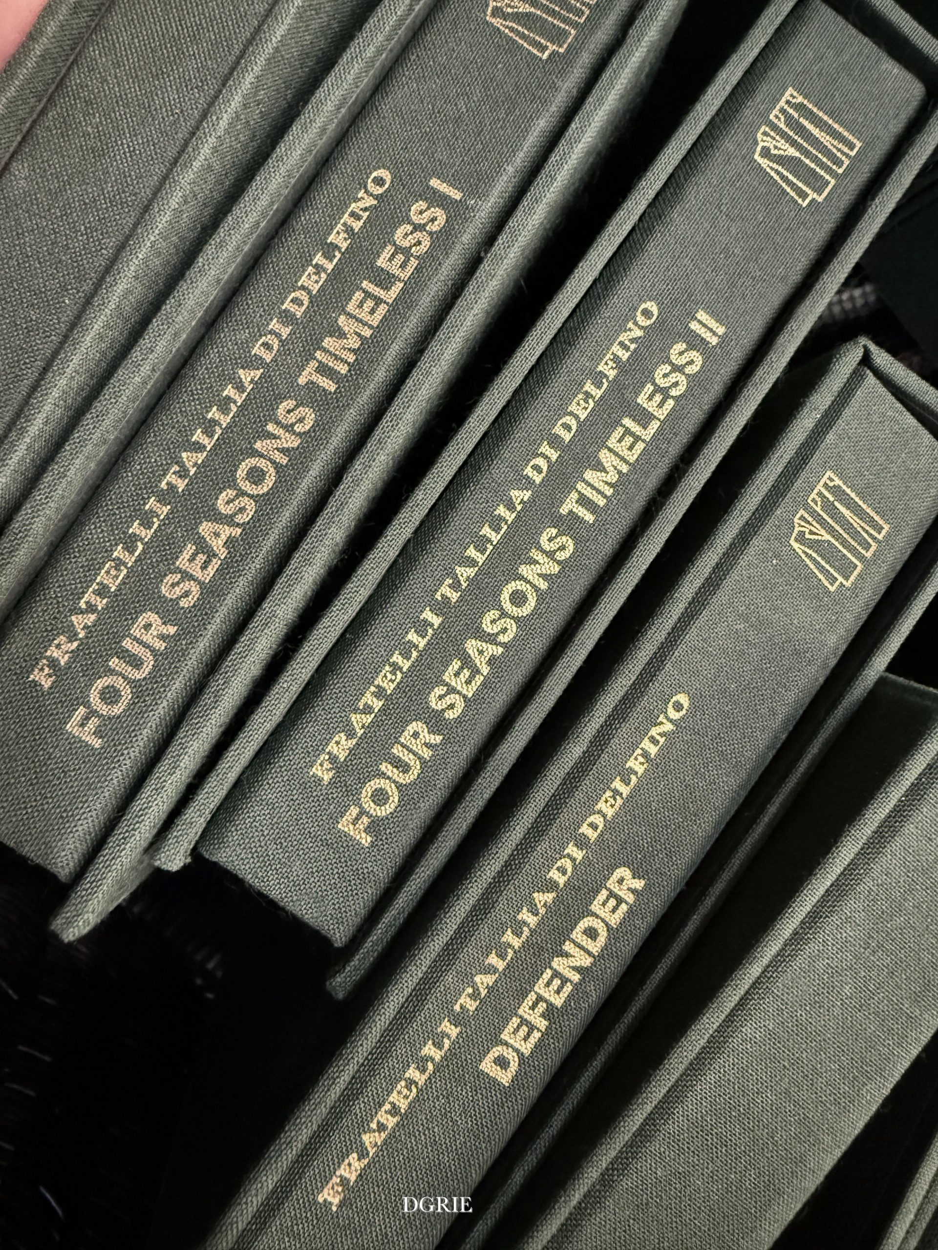 ตัดสูทผ้าอิตาลี DGRIE - Fratelli Tallia di Delfino