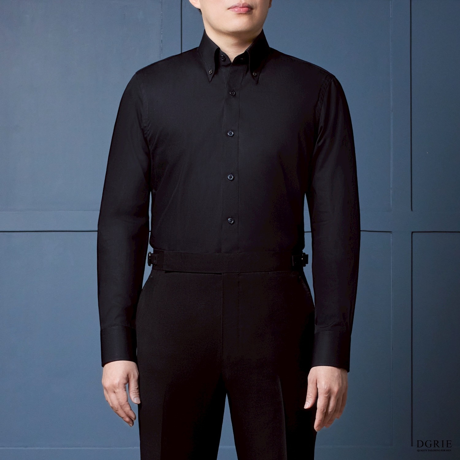 เสื้อเชิ้ตสีดำ Pure black wrinkle-free classic button-down shirt