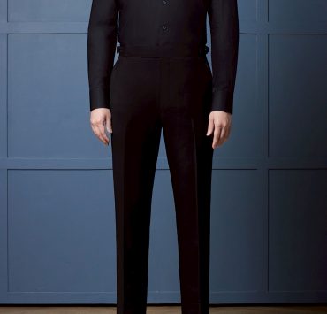 เสื้อเชิ้ตสีดำ Pure black wrinkle-free classic button-down shirt