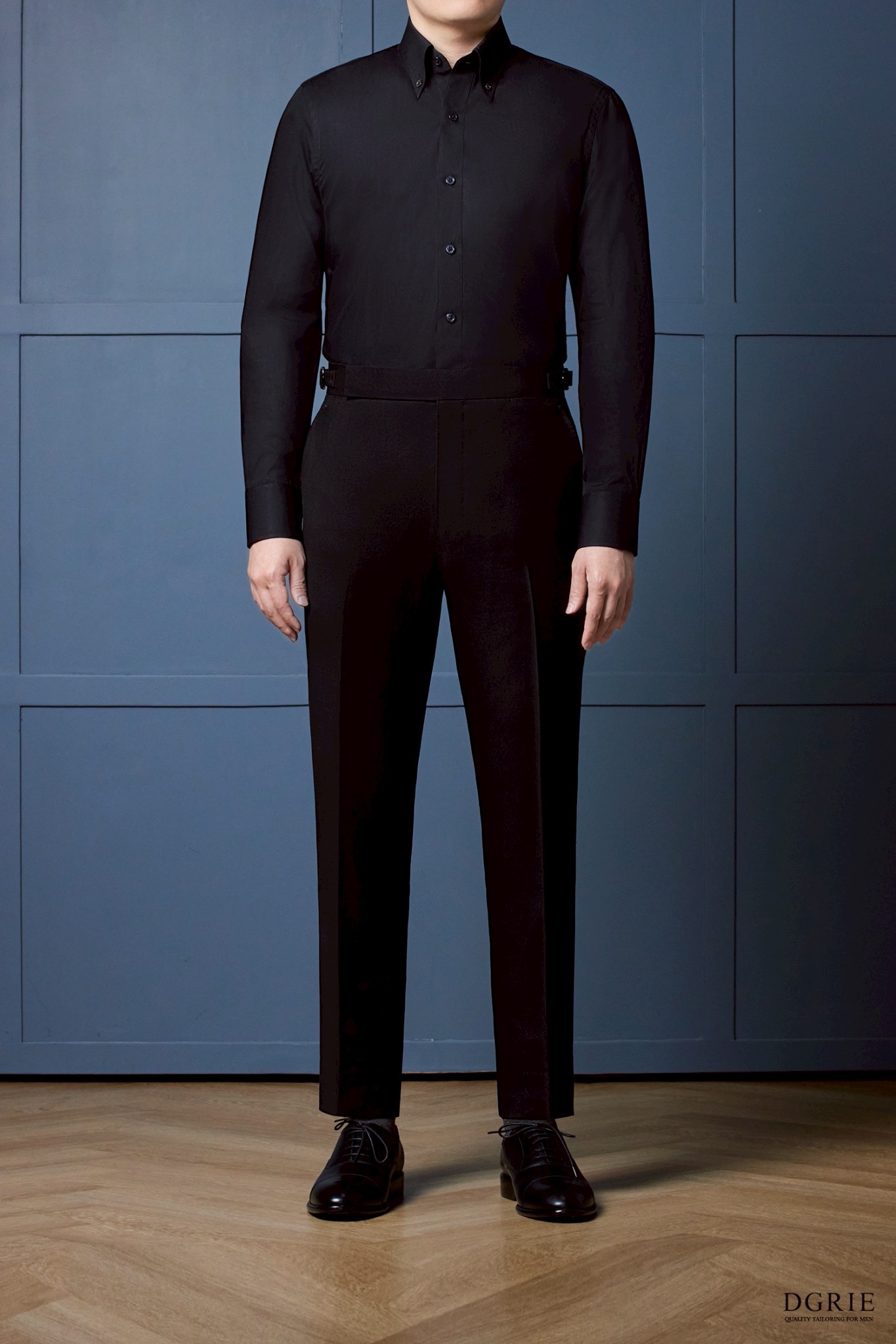 เสื้อเชิ้ตสีดำ Pure black wrinkle-free classic button-down shirt