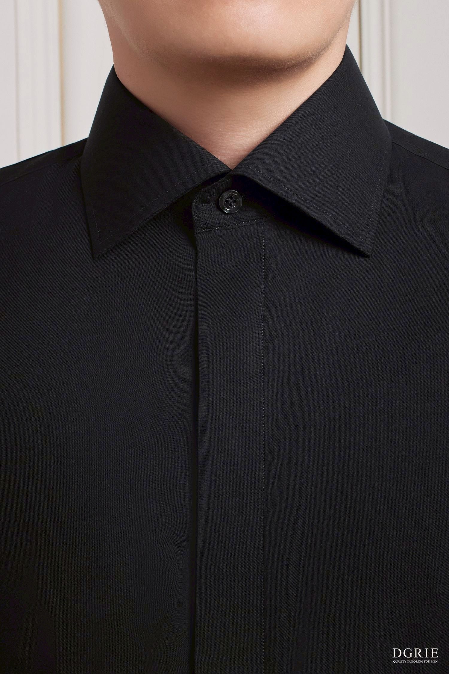 เสื้อเชิ้ตสีดำสาบซ่อนกระดุม Black Cotton Spandex Hidden Placket Spread Collar Shirt