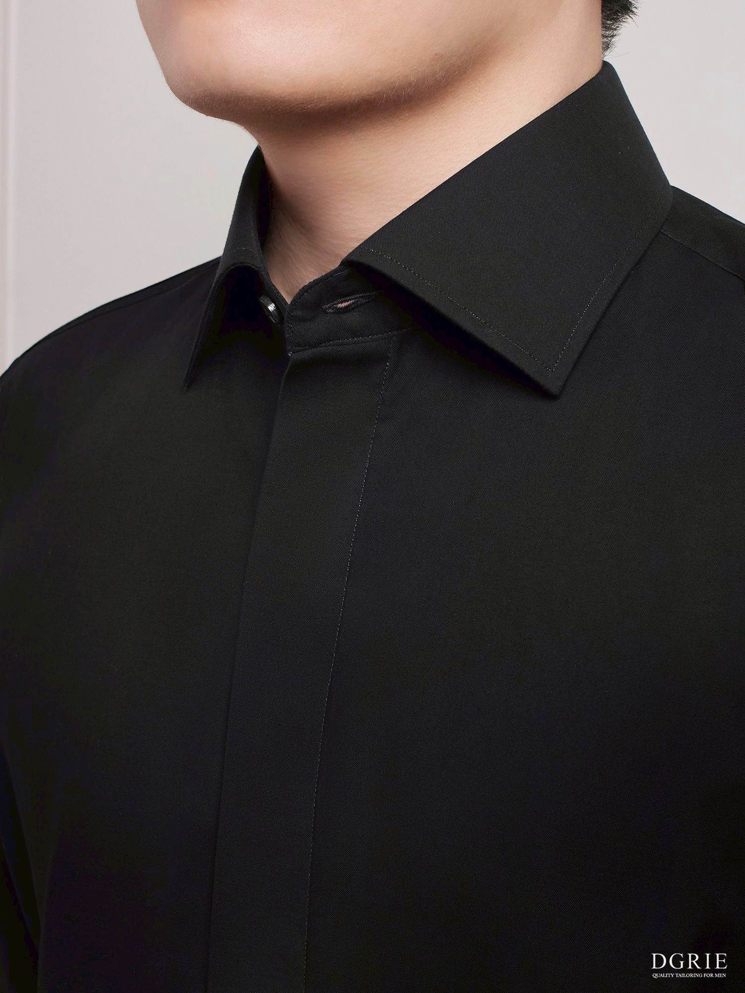 เสื้อเชิ้ตสีดำสาบซ่อนกระดุม Black Cotton Spandex Hidden Placket Spread Collar Shirt