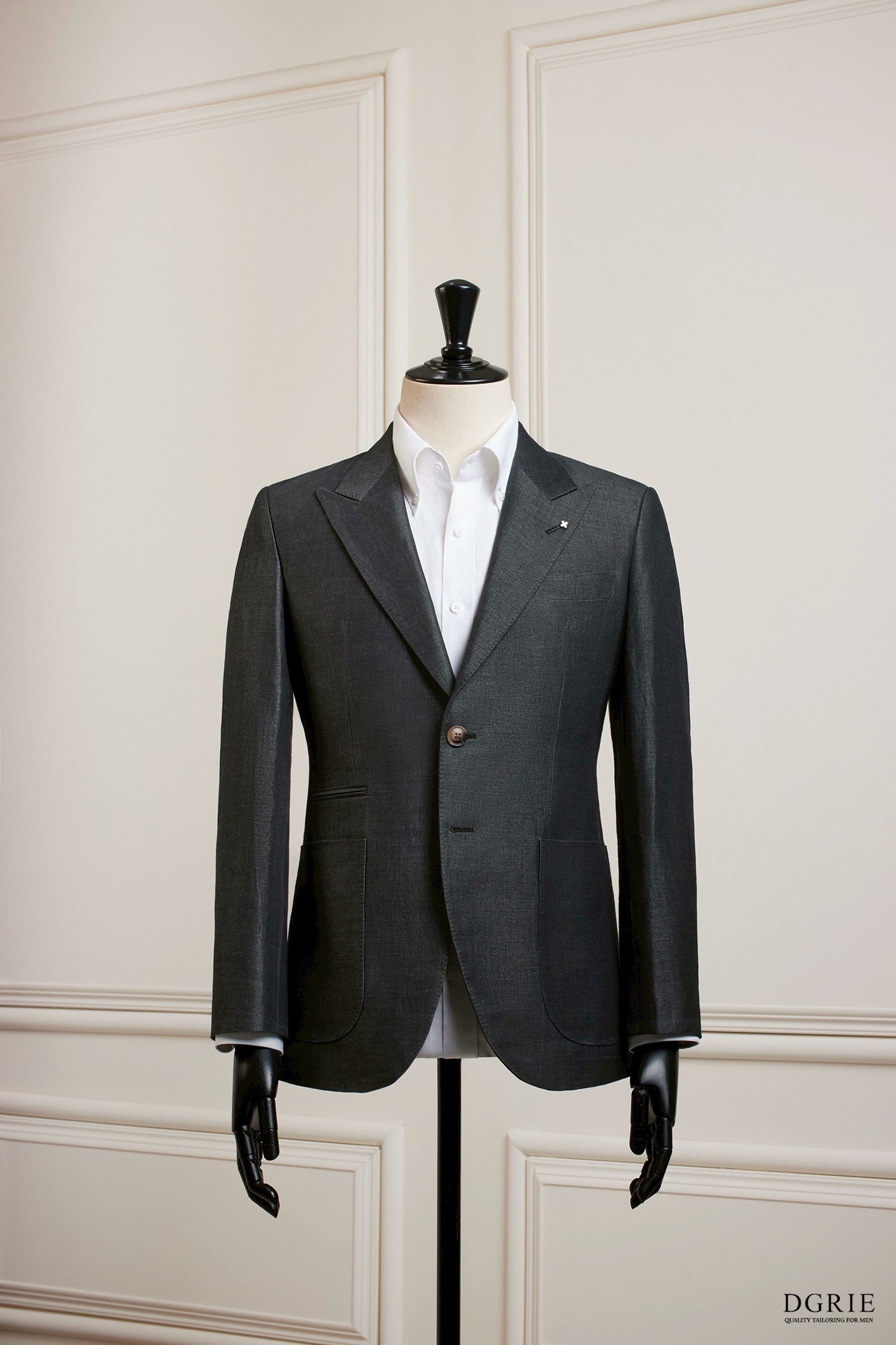 เสื้อสูท Dark Grey Wool&Silk Peak Lapel X Silver Pin Jacket