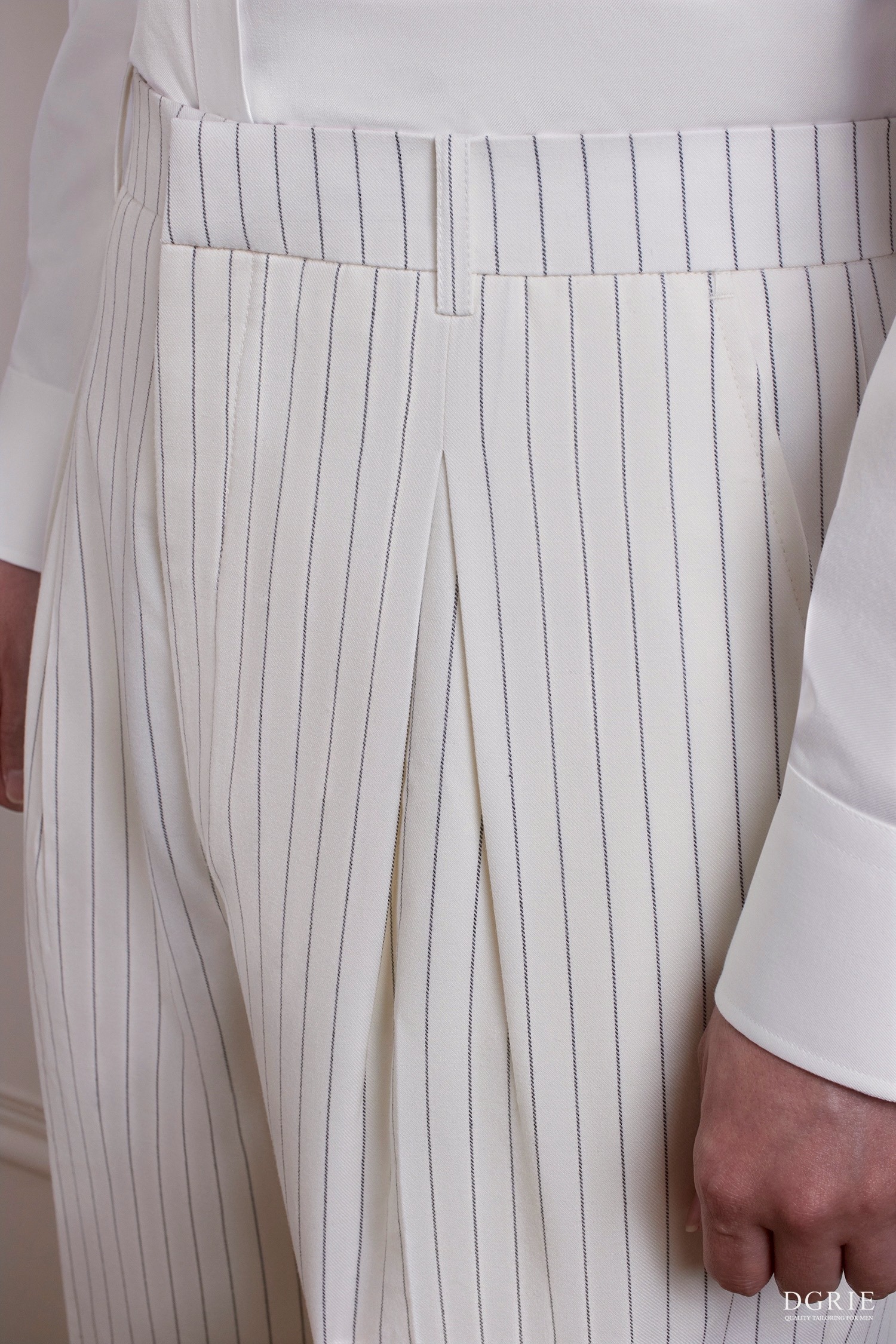 กางเกง Loose Pinstripe White Kissing Pleat Wool Pants