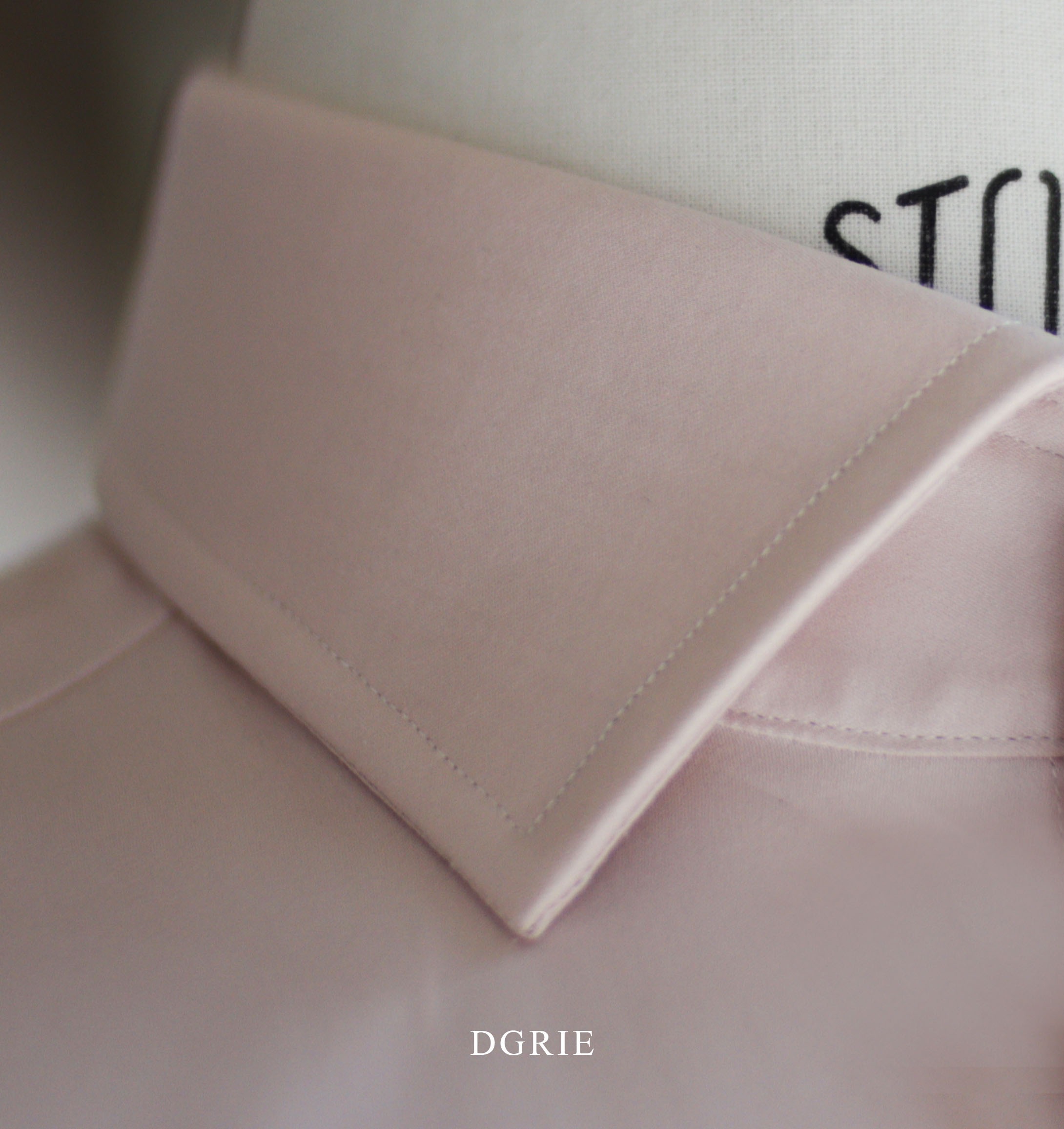 เสื้อเชิ้ตสีชมพูอ่อน DGRIE Pale Pink Edge Spread Collar Shirts