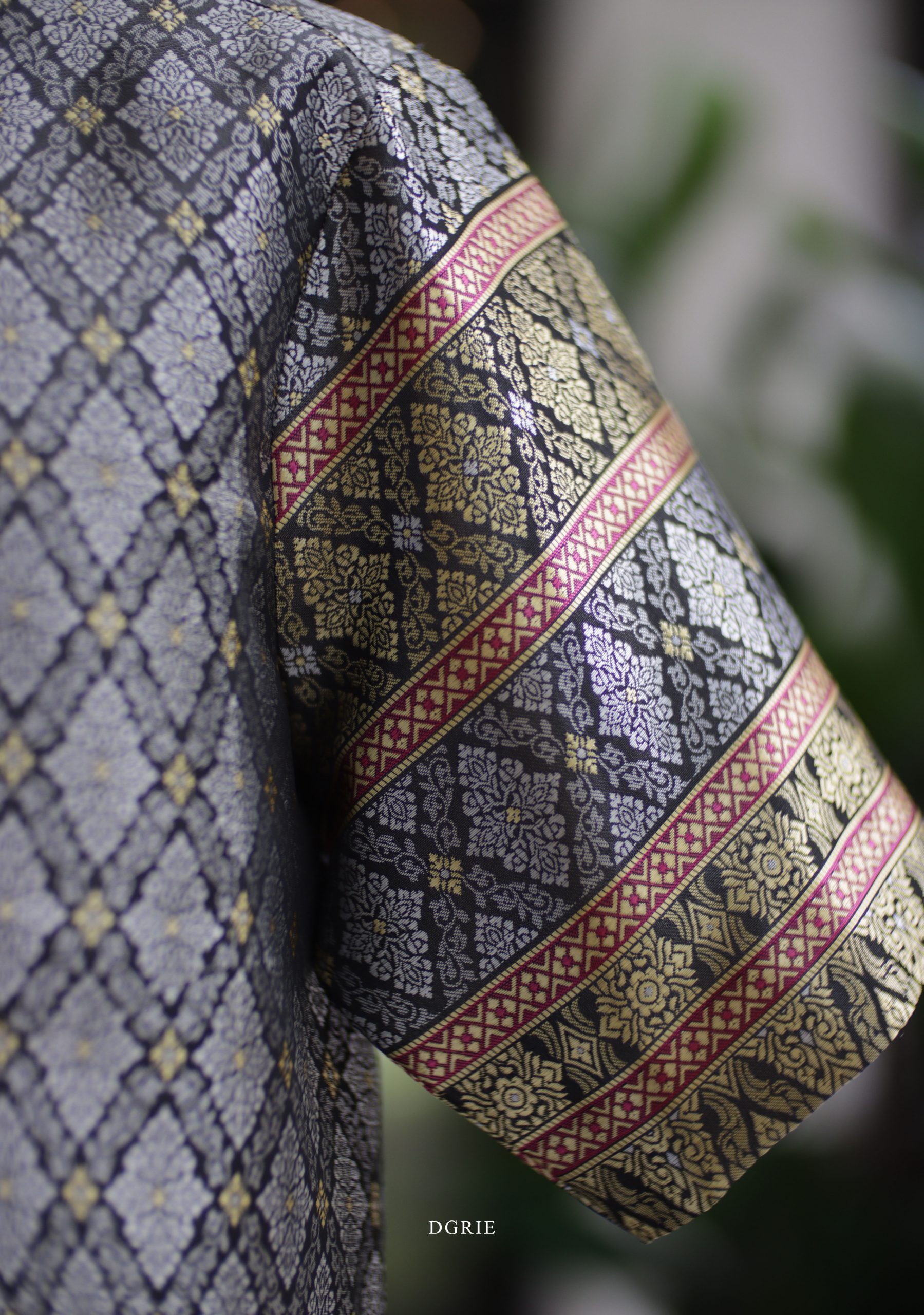 DGRIE Thai Silk Short Grey & Yellow Sleeve Shirt เสื้อเชิ้ตแขนสั้นผ้าไหมทอลายไทย