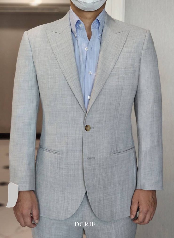 ตัดสูทสีเทาอ่อน DGRIE Tropical Wool Peak Lapel Suits