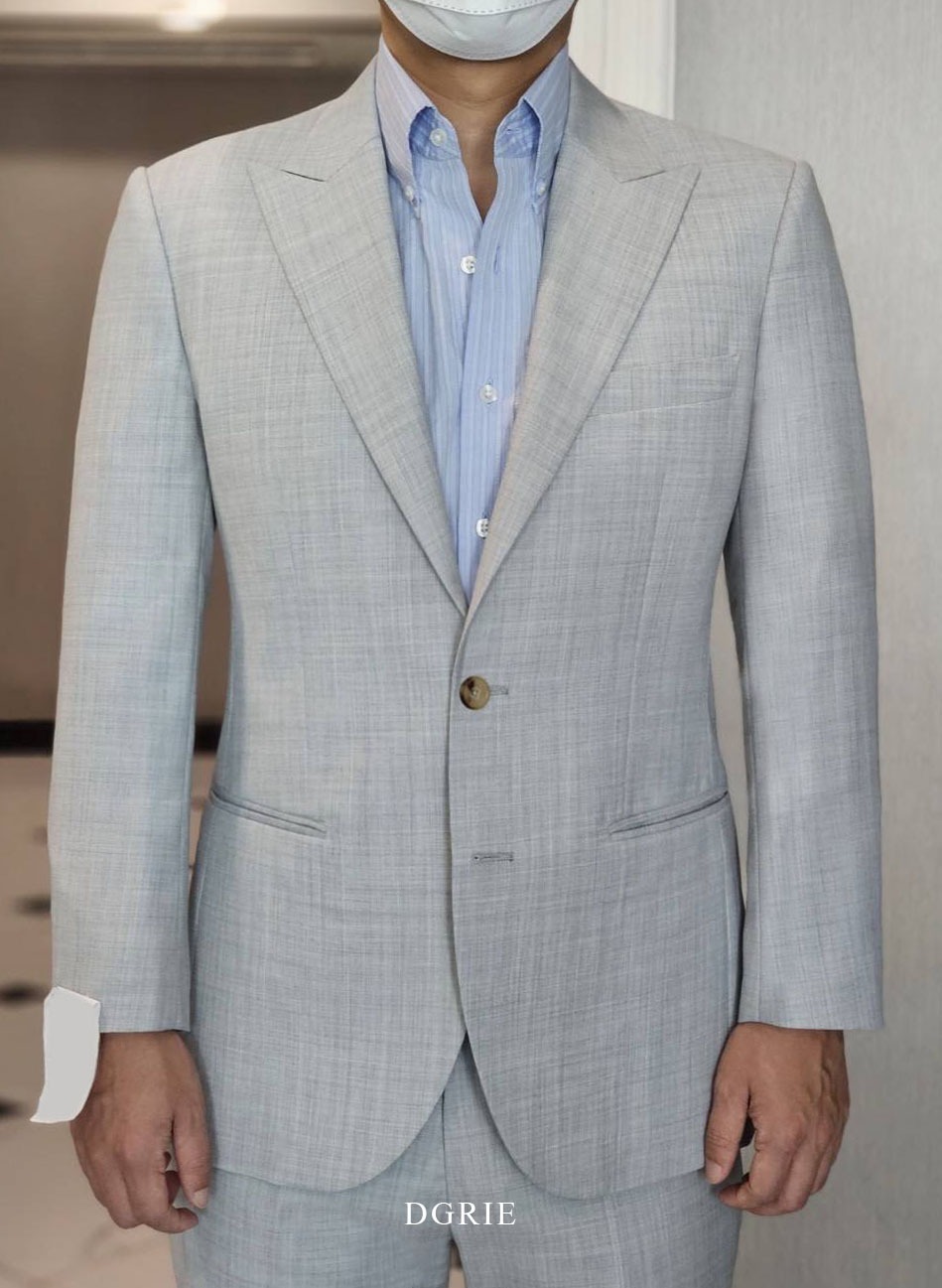 ตัดสูทสีเทาอ่อน DGRIE Tropical Wool Peak Lapel Suits