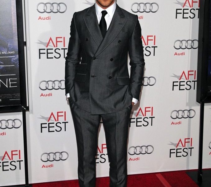 Ryan Gosling Suits: สูทเท่ห์ๆ แบบดาราดัง 21 Ryan Gosling Suits: สูทเท่ห์ๆ แบบดาราดัง