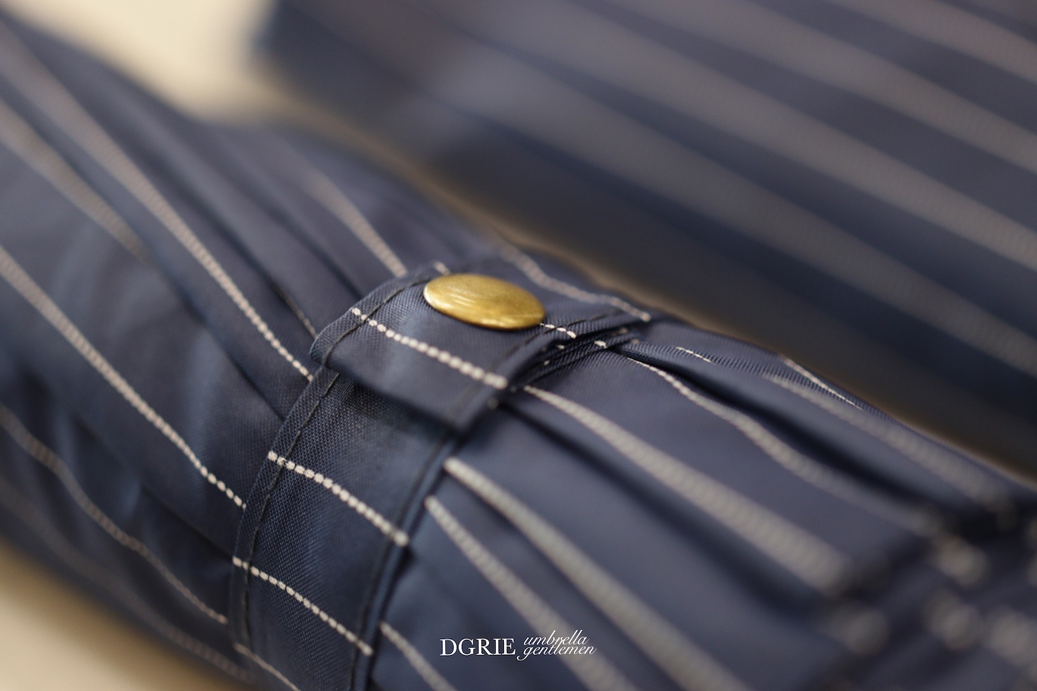 navy blue pinstripe umbrella dgrie 2