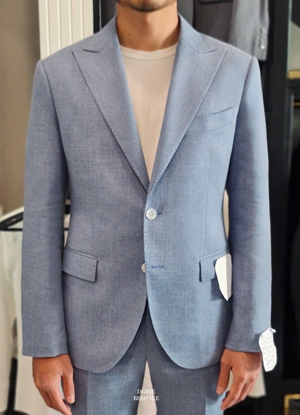 light blue linen suit dgrie