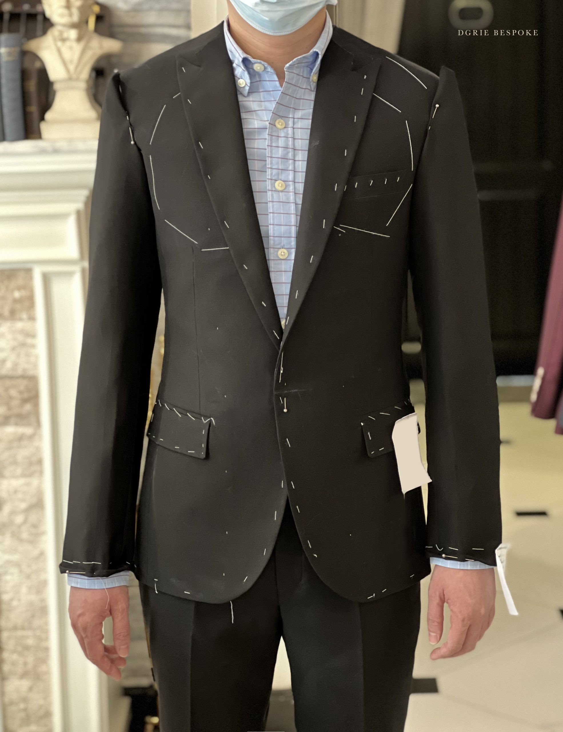 classic black in casual peak lapel dgrie