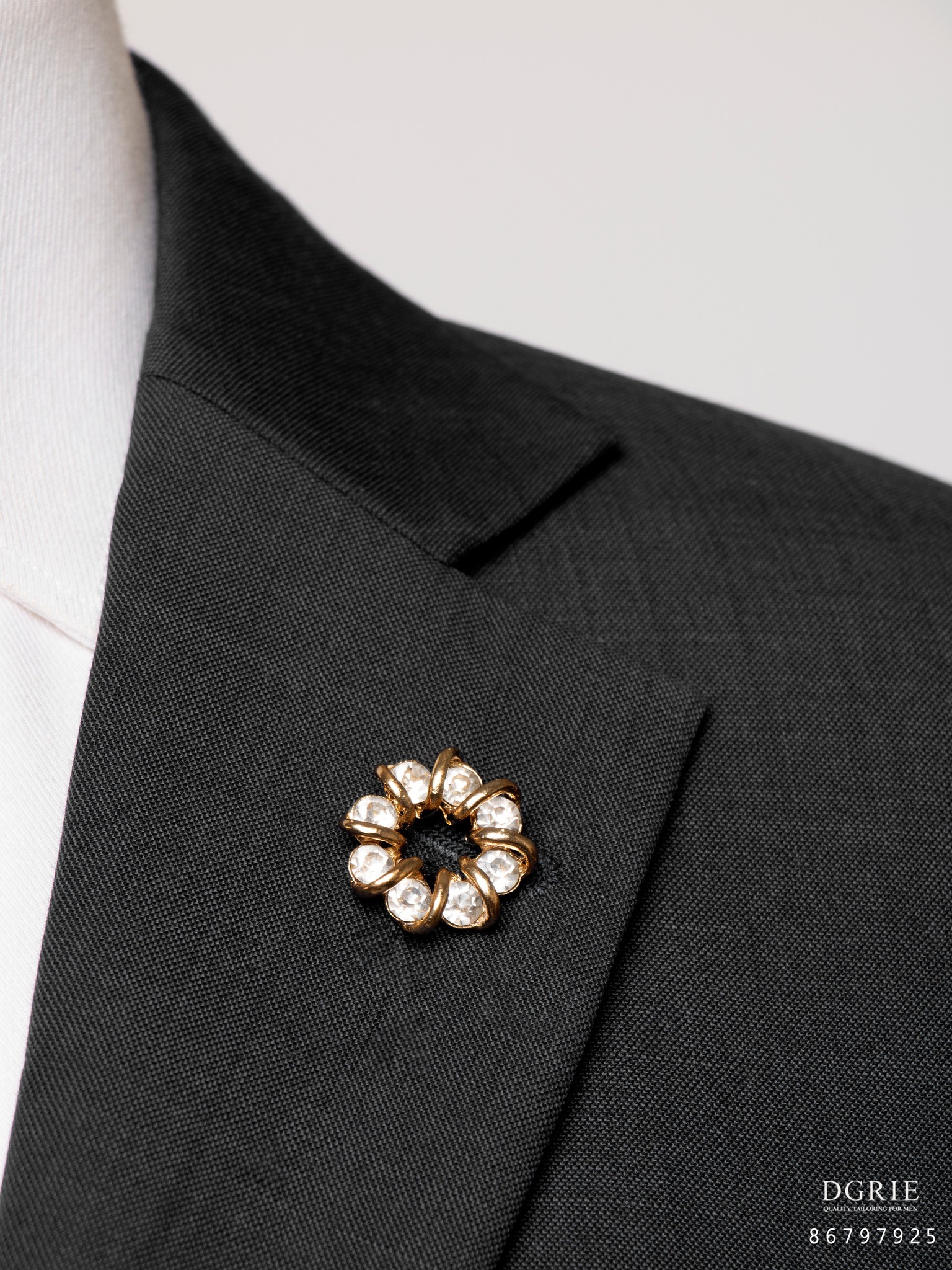 dgrie classy brooch with gold twisted diamond dgrie