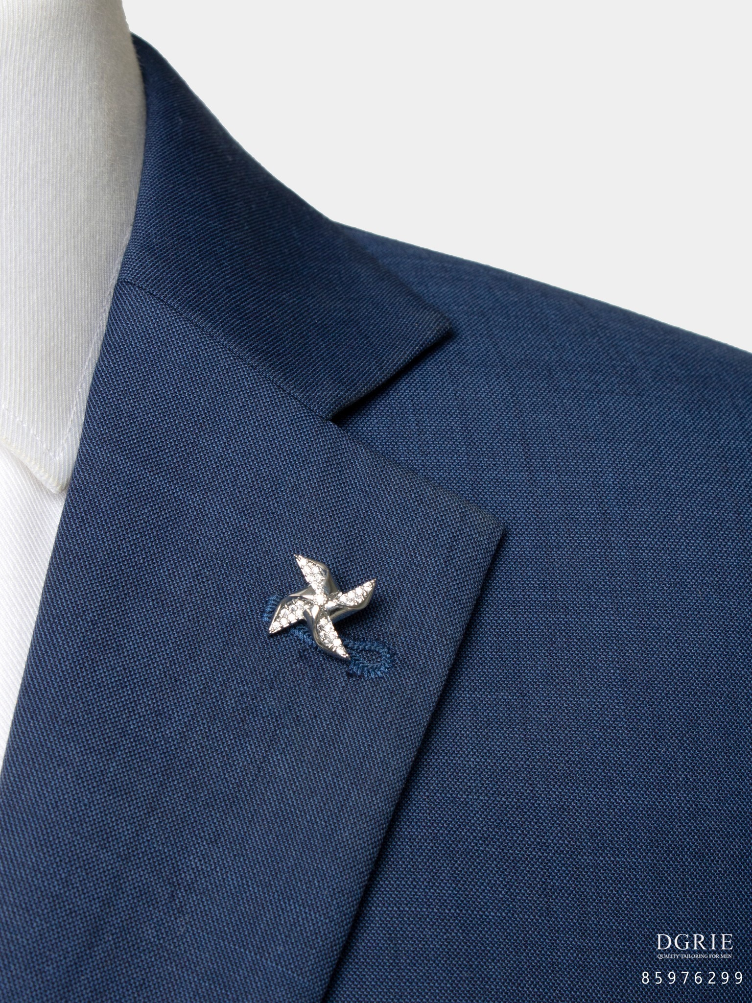 เข็มกลัดติดปกสูท กังหันลมสีทองสี่แฉก Silver Wind Turbine Sparkle Brooch