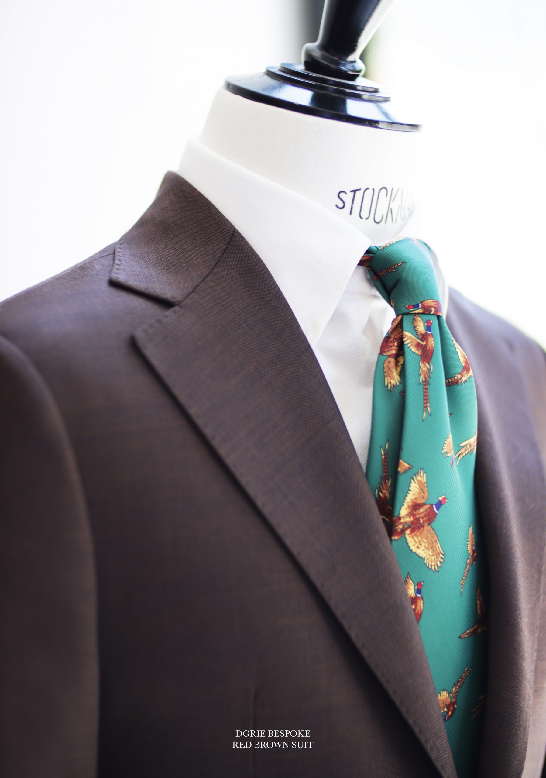 ตัดสูทสีน้ำตาล สไตล์คลาสสิค DGRIE Red Brown Classic Suit