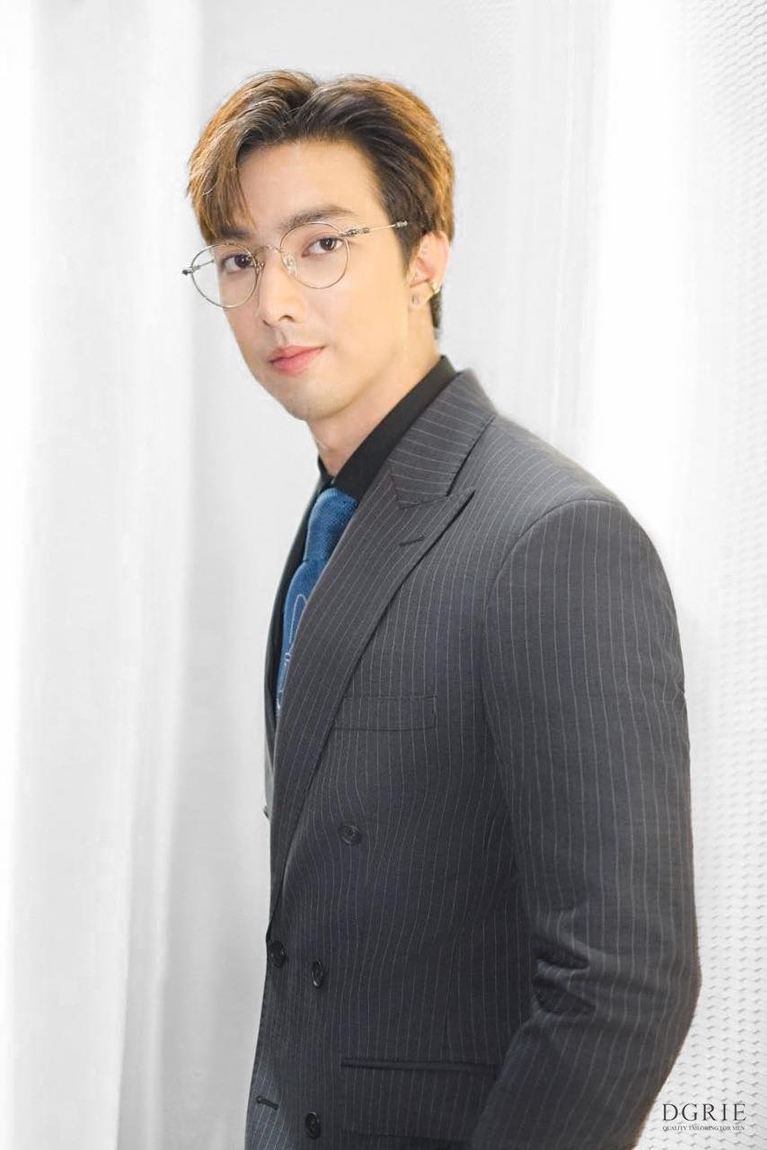 DGRIE Spotlight: กรณ์ ศิริสรณ์ Dark Gray Double Breasted Suit
