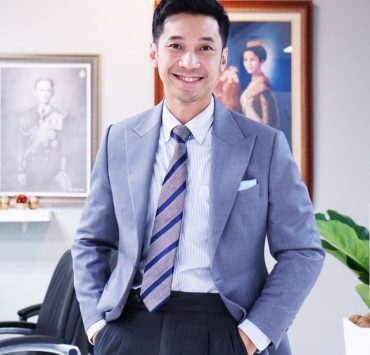 เสื้อสูทสีเทา ปกวินเทจ Classic Smart Light Grey Peak lapel