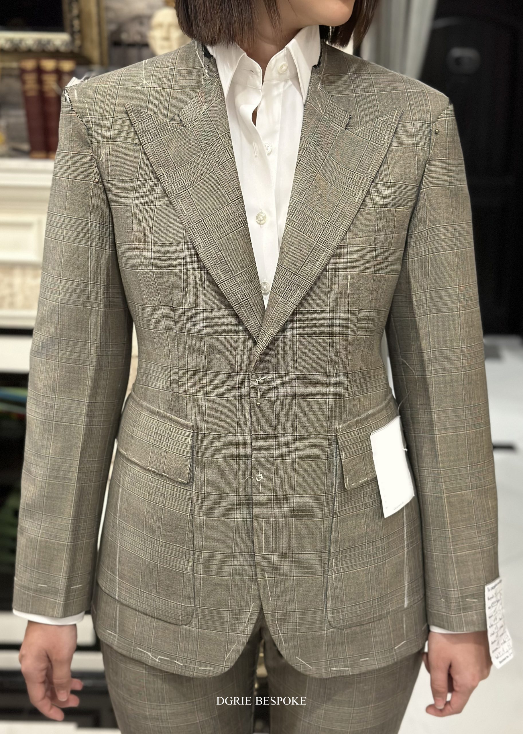ตัดสูทผู้หญิง Fitting Purple & Window Brown Suits