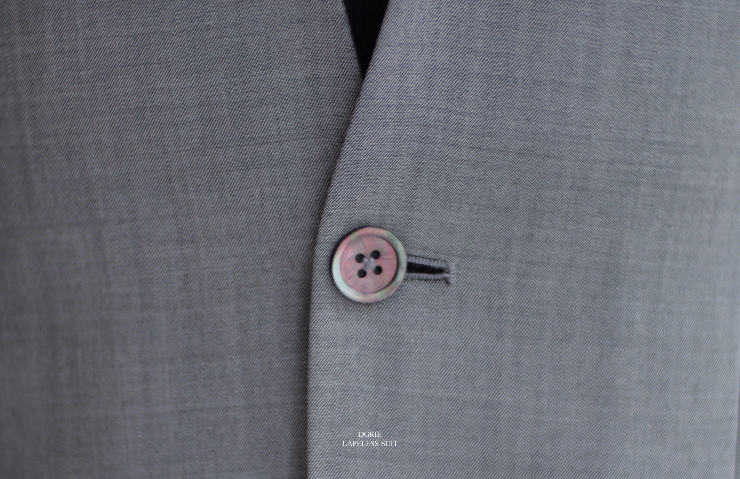 ตัดสูทสีเทา ไม่มีปก DGRIE - Silver Grey Lapeless Suit