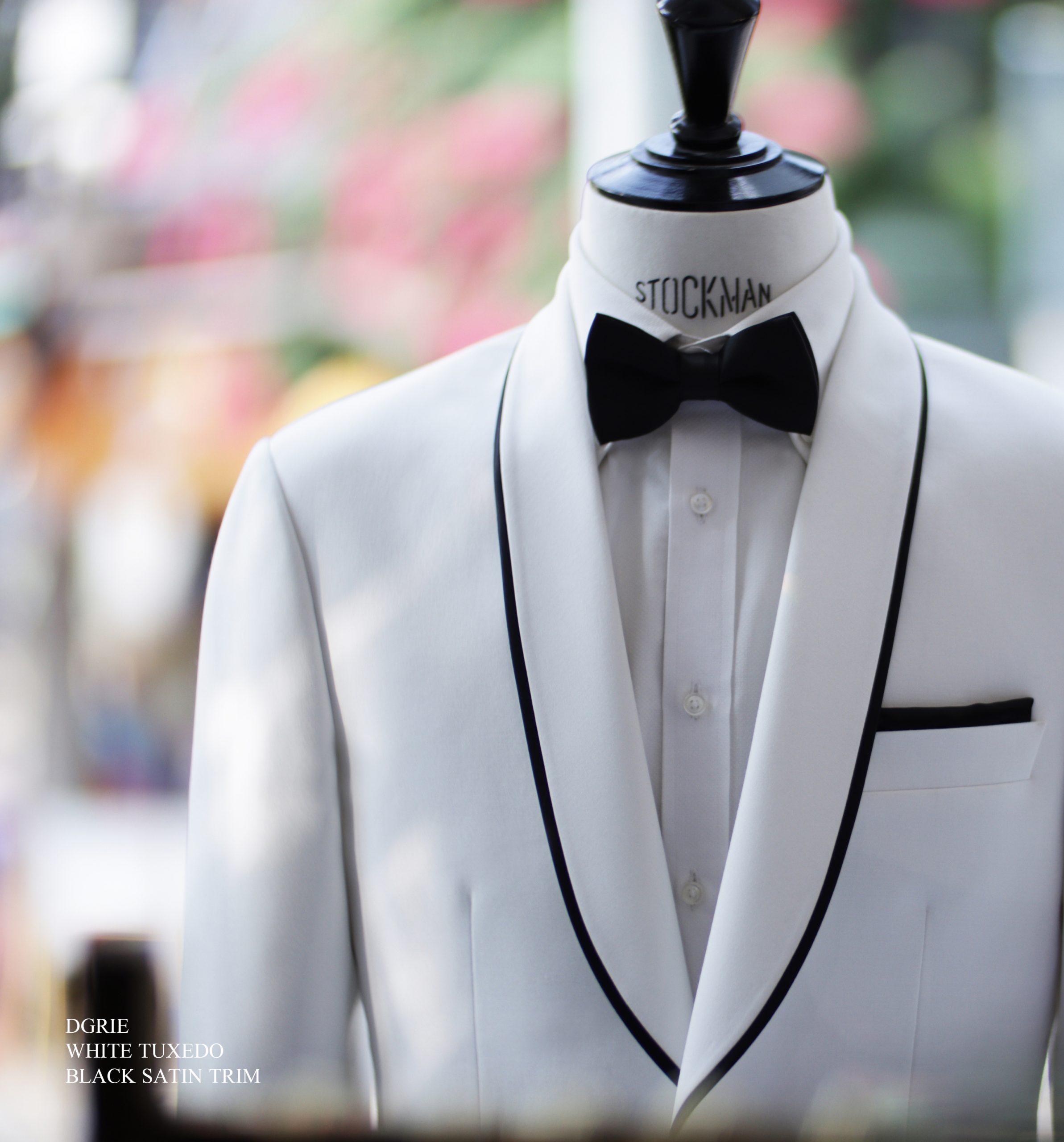 ตัดสูทแต่งงานสีขาว White Shawl Lapel Black Satin Trim Tuxedo