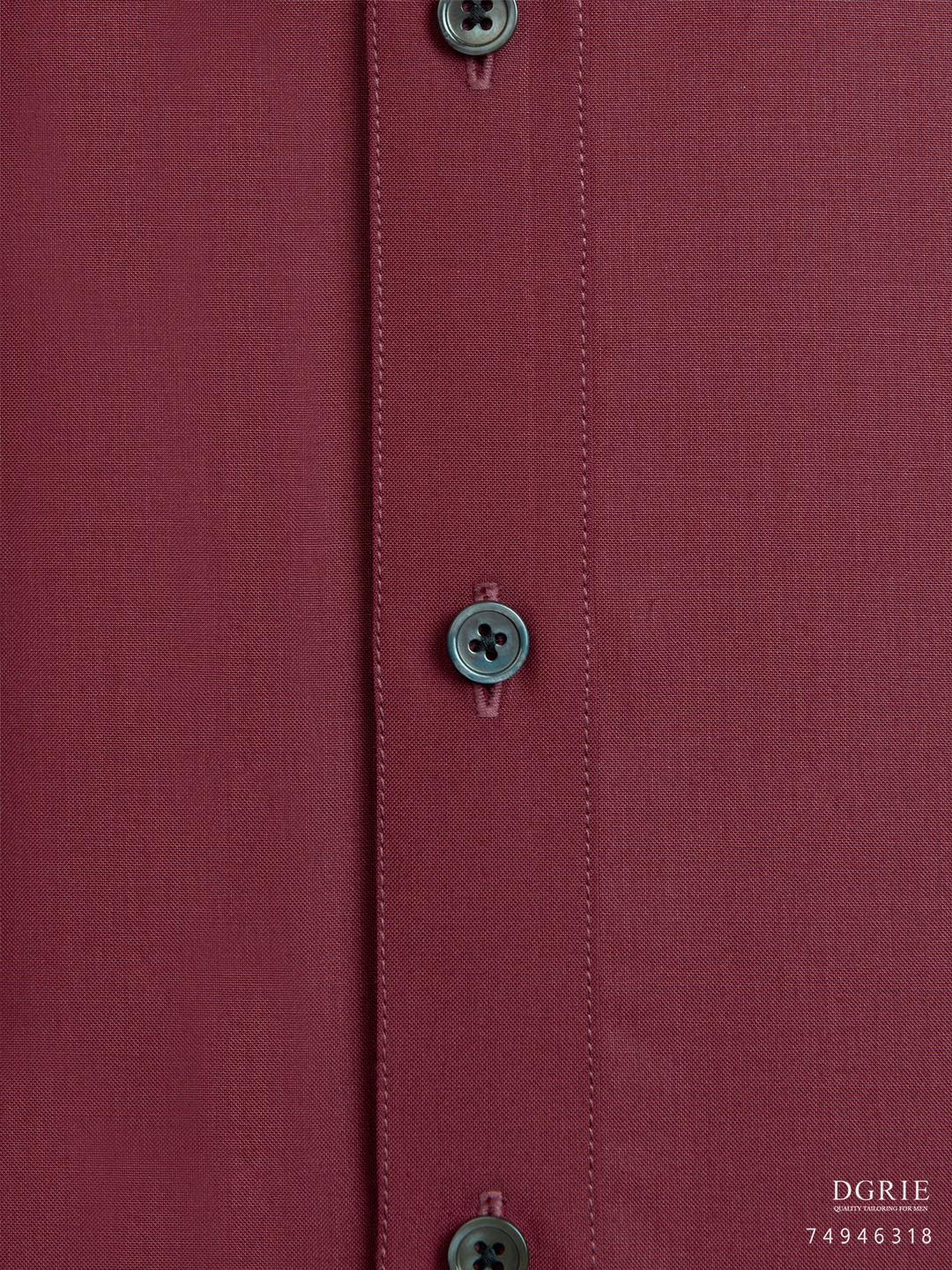 เชิ้ตแขนยาวสีแดงไวน์ ผ้าไม่ยับ ไม่ต้องรีด