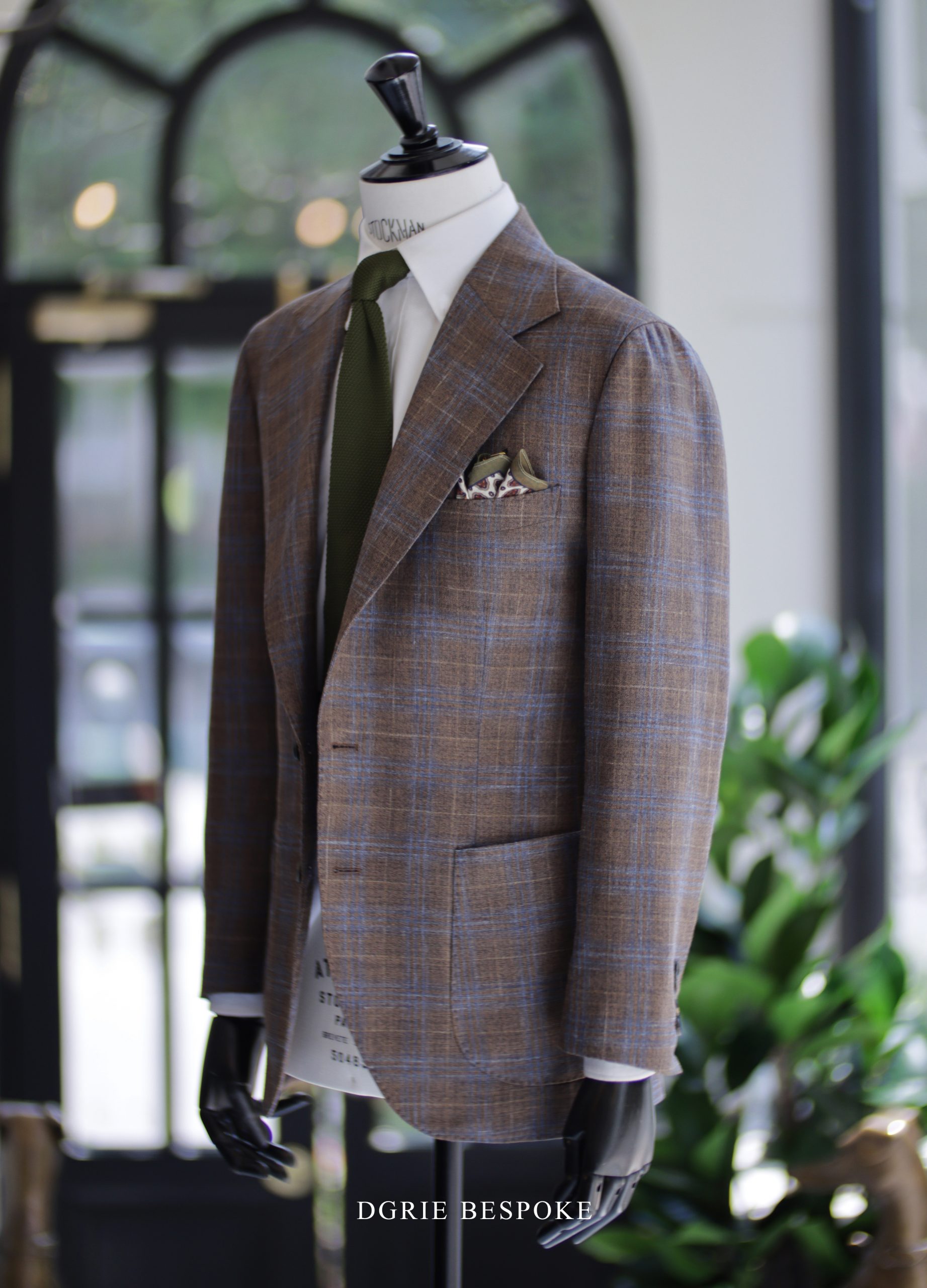 ตัดสูท DGRIE Bespoke Holland & Sherry “Crispaire”