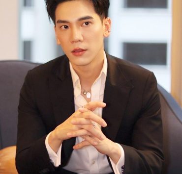 DGRIE Spotlight : กรกันต์ สุทธิโกเศศ Dormeuil Super Black Tuxedo