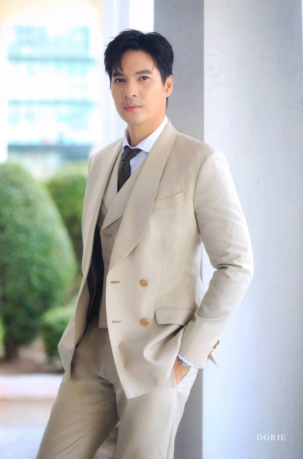 DGRIE Spotlight เสื้อสูท Mike Pattarade Beige Wool 3 Piece Suits