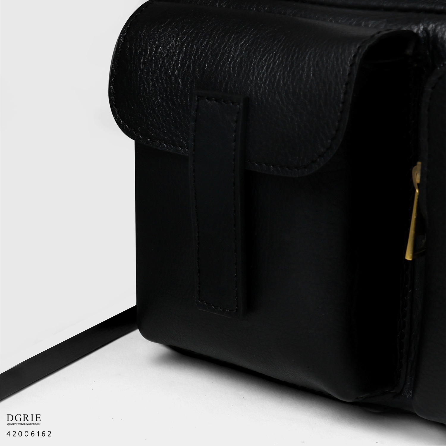 กระเป๋าหนัง DGRIE Crossbody Bag