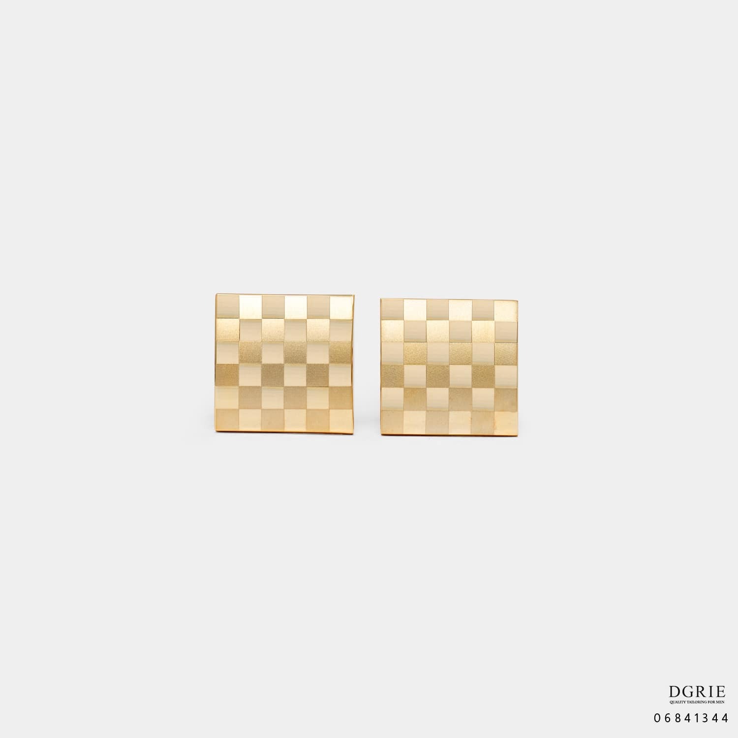 คัฟลิงค์ลายตารางหมากรุก Square Designer Cufflinks in Gold