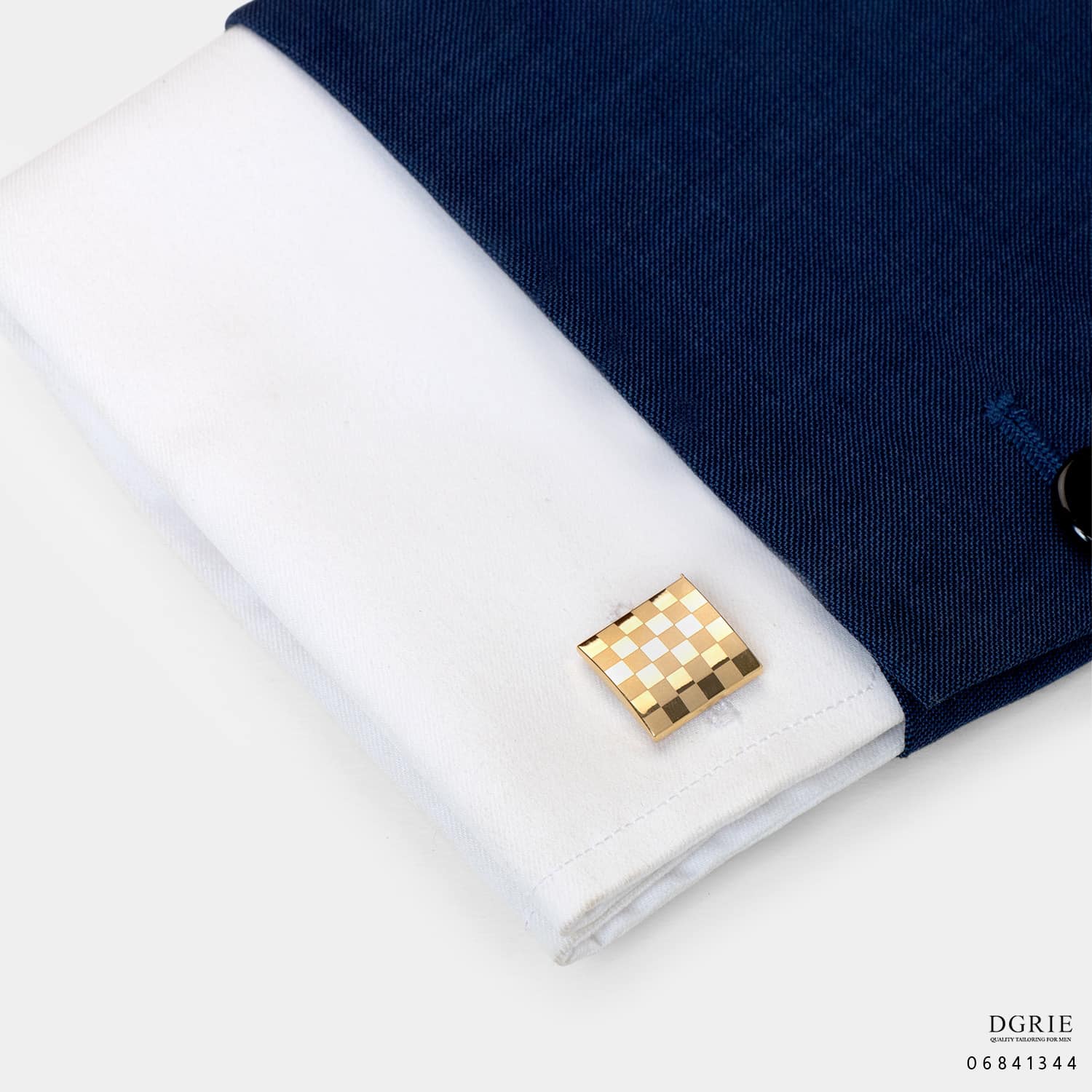 คัฟลิงค์ลายตารางหมากรุก Square Designer Cufflinks in Gold