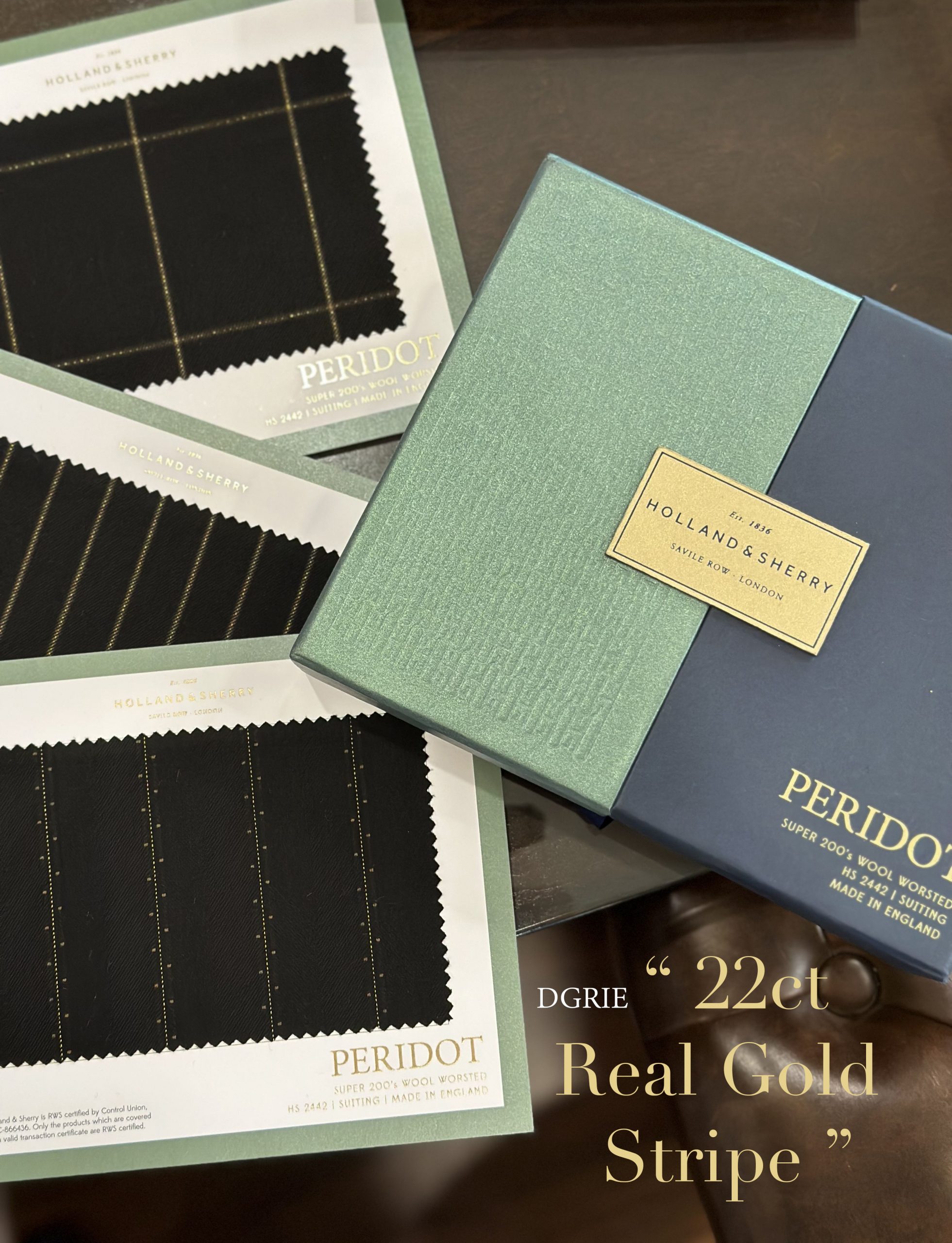 Holland & Sherry คอลเลกชัน Peridot เนื้อผ้าผสมทองคำ 22ct
