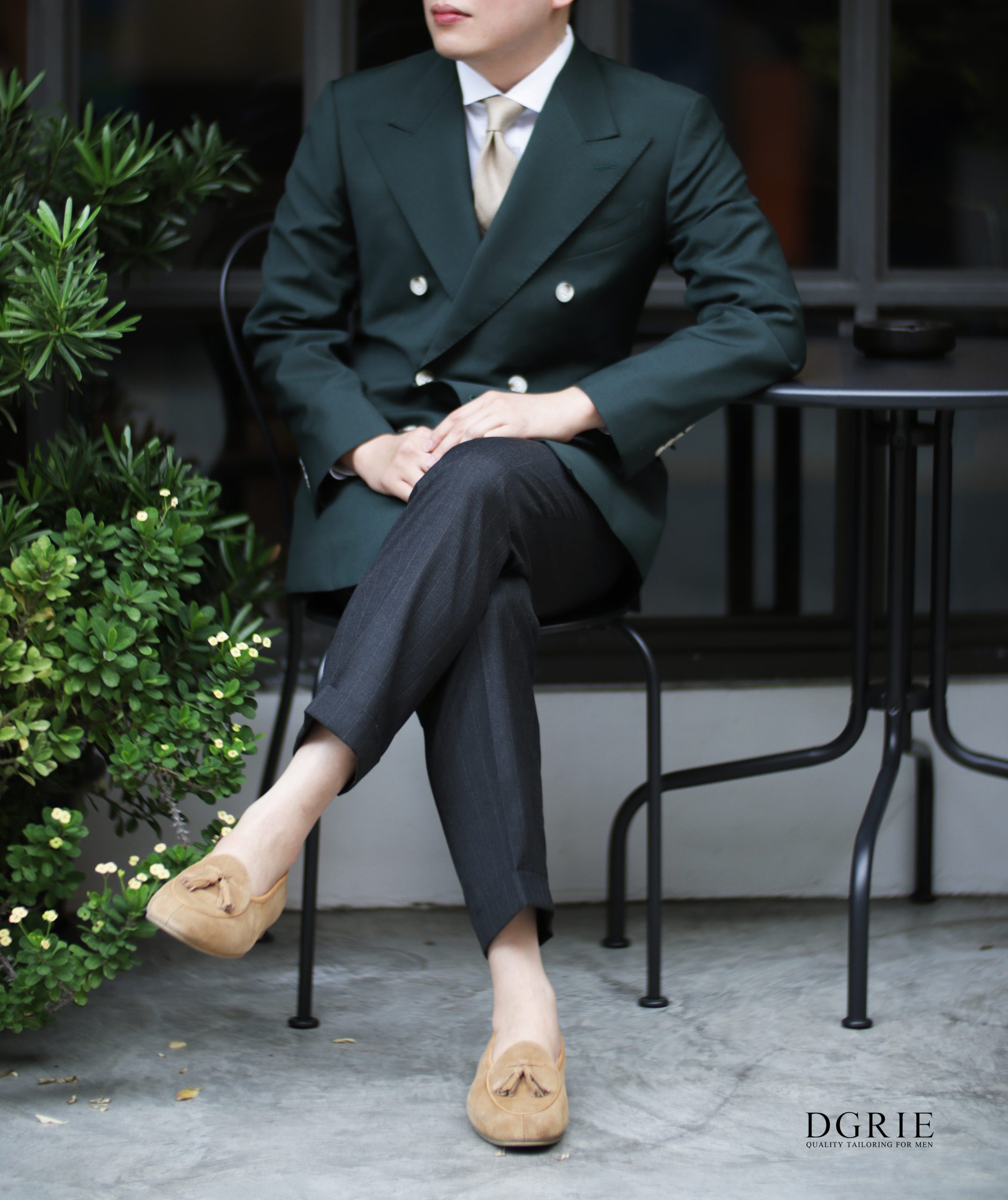 ตัดสูท CLASSIC DARK GREEN LOW GORGE LAPEL SUITS