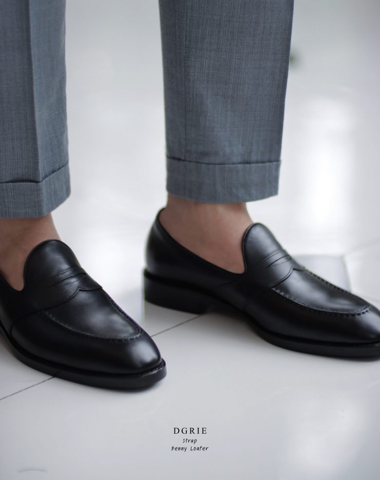 รองเท้าโลฟเฟอร์ สีดำ Black Full Strap loafer by DGRIE