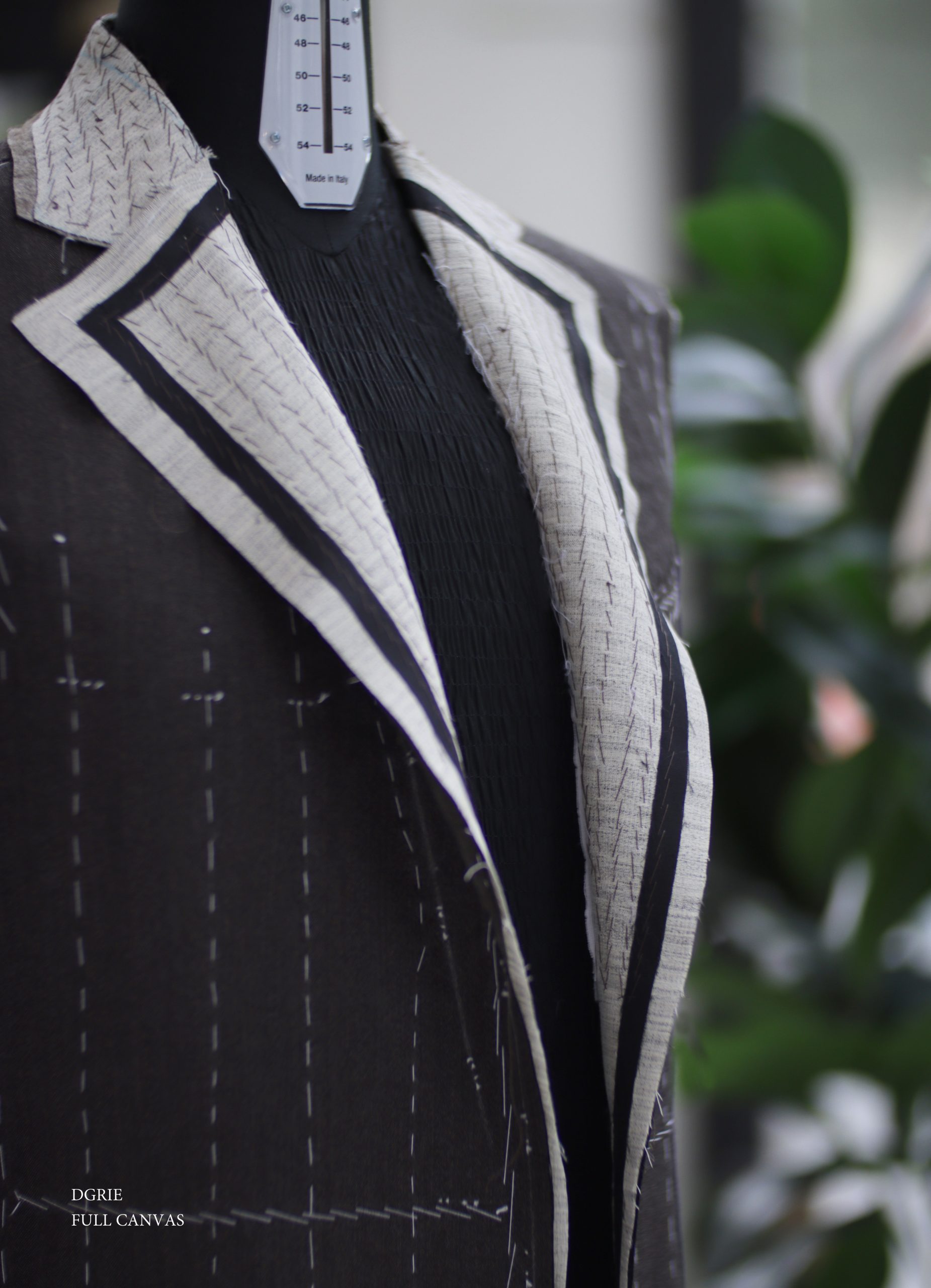 ตัดสูทหางม้า สีน้ำตาล Fitting Brown Suits Classic Lapel