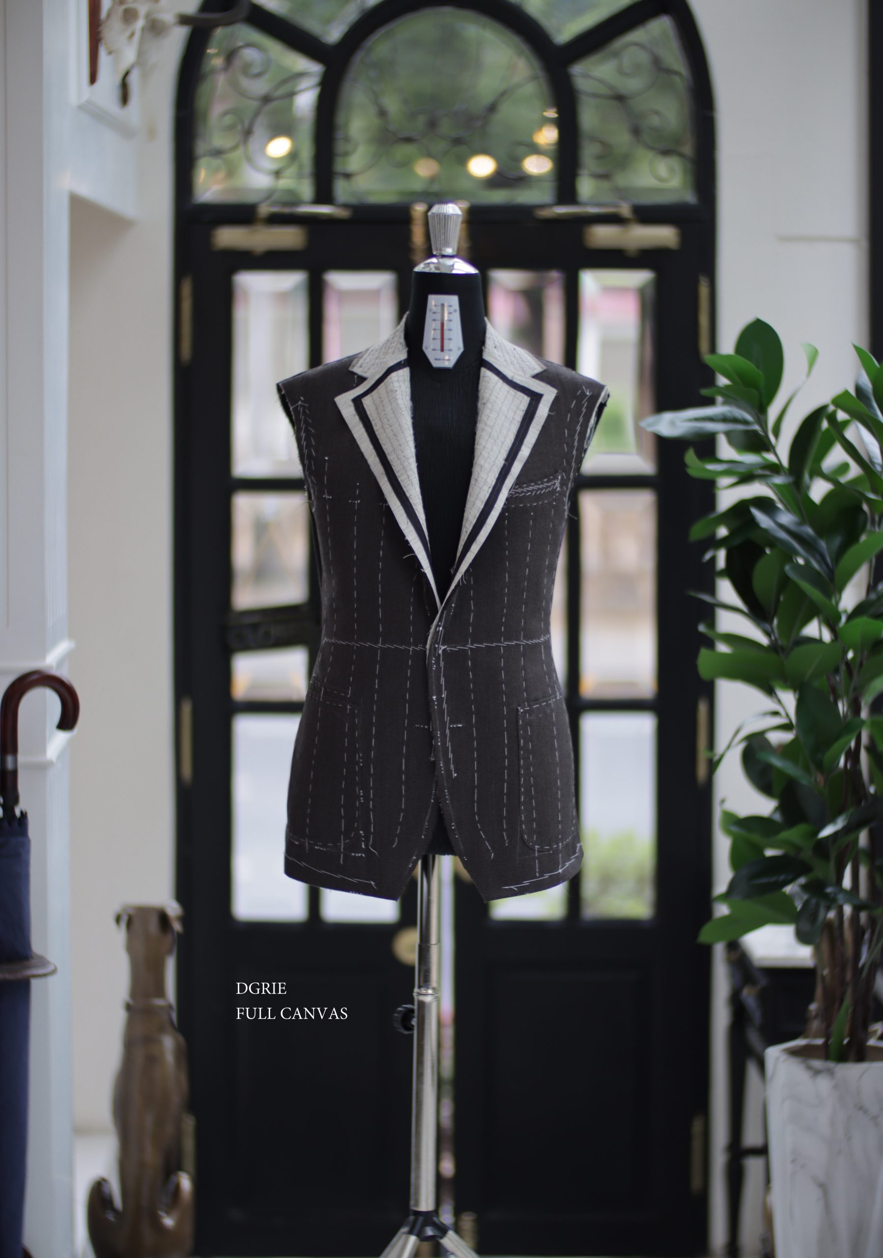ตัดสูทหางม้า สีน้ำตาล Fitting Brown Suits Classic Lapel